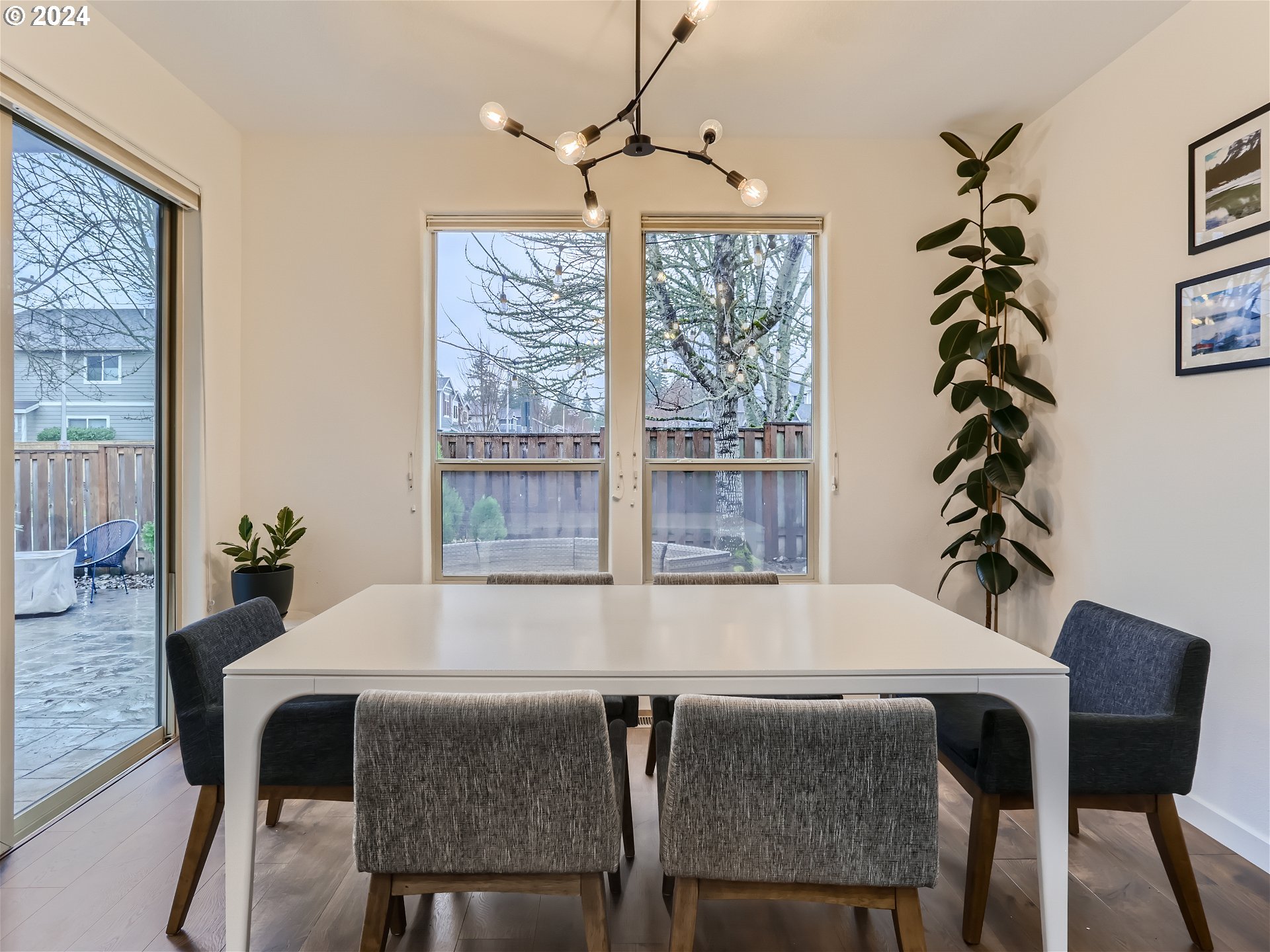 177 NE IRONCREEK TER