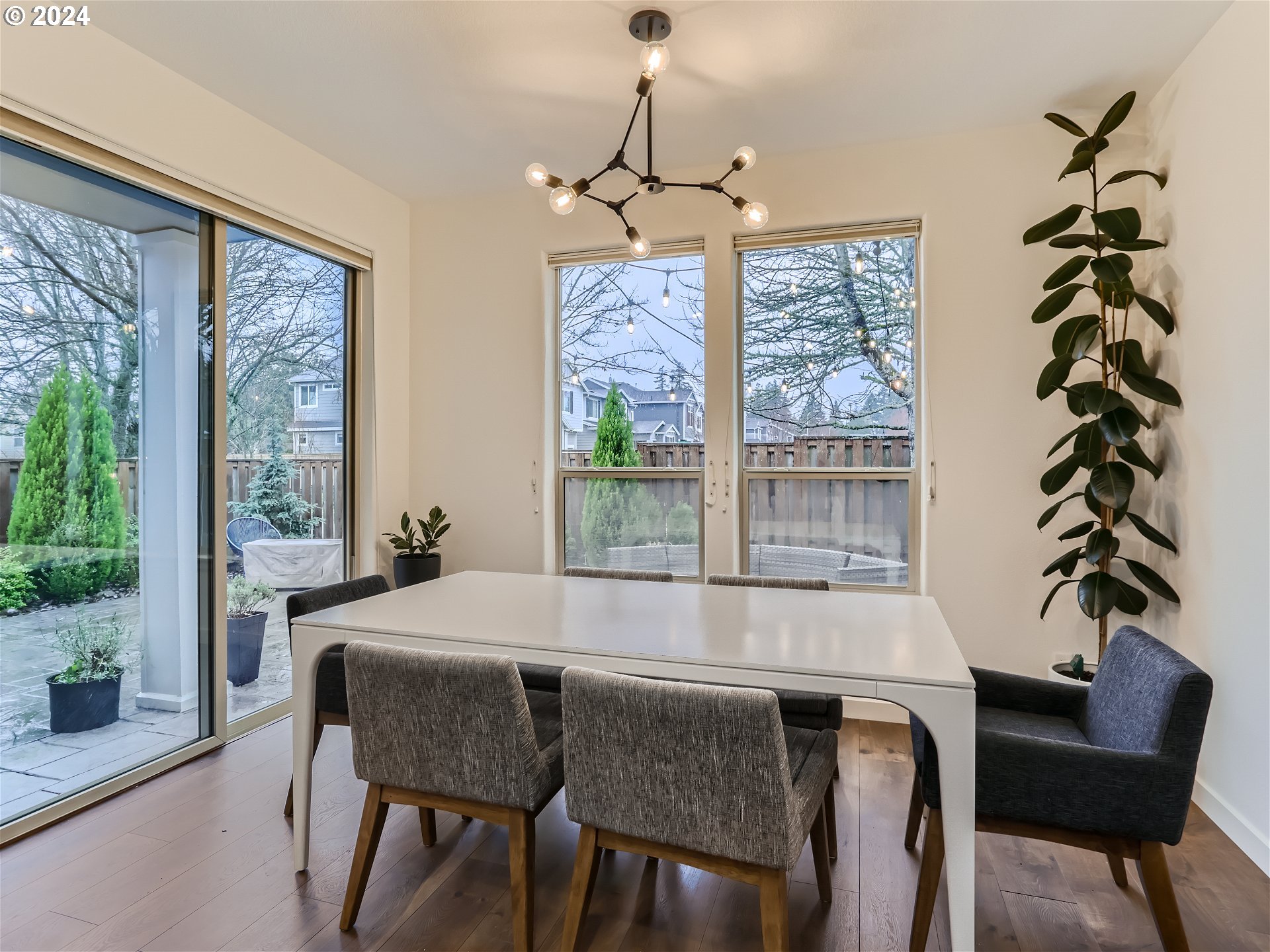 177 NE IRONCREEK TER