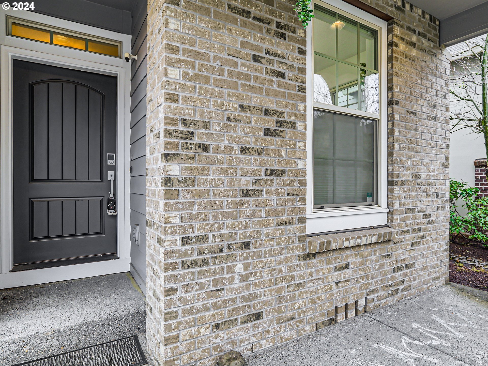 177 NE IRONCREEK TER