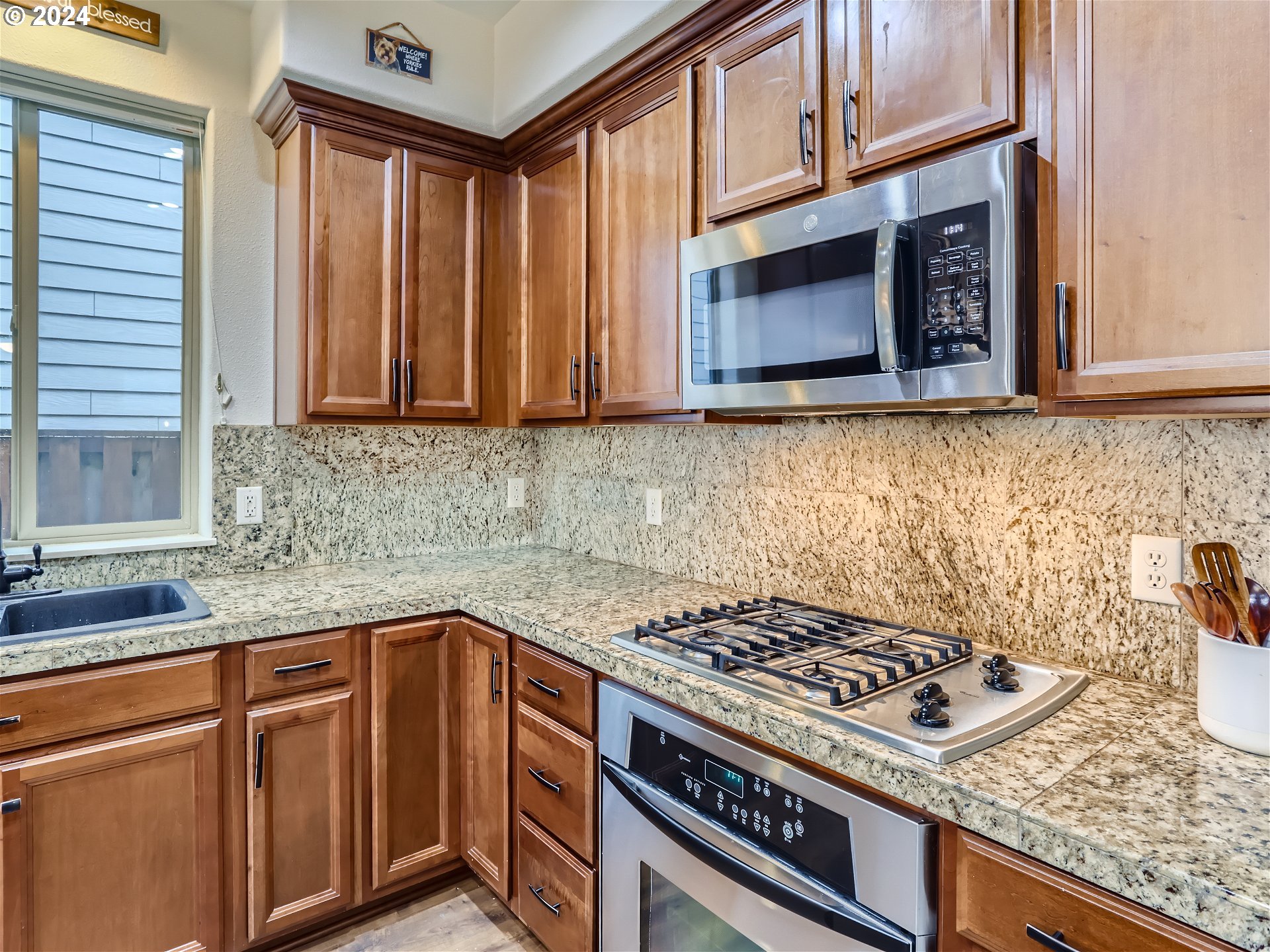 177 NE IRONCREEK TER