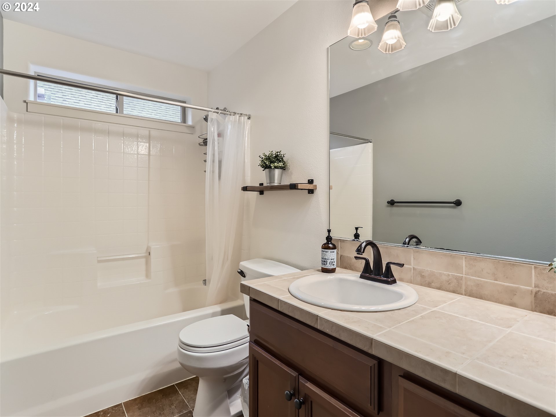 177 NE IRONCREEK TER