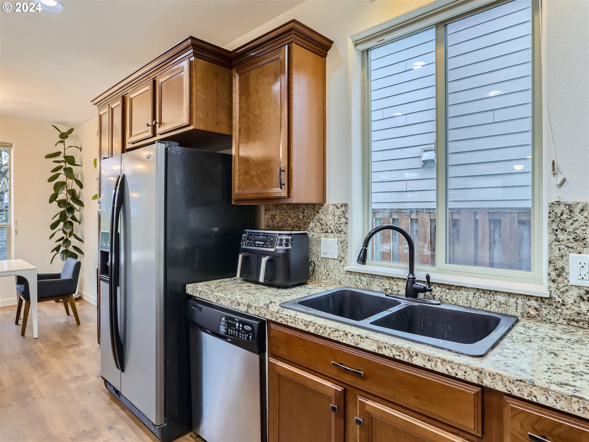 177 NE IRONCREEK TER