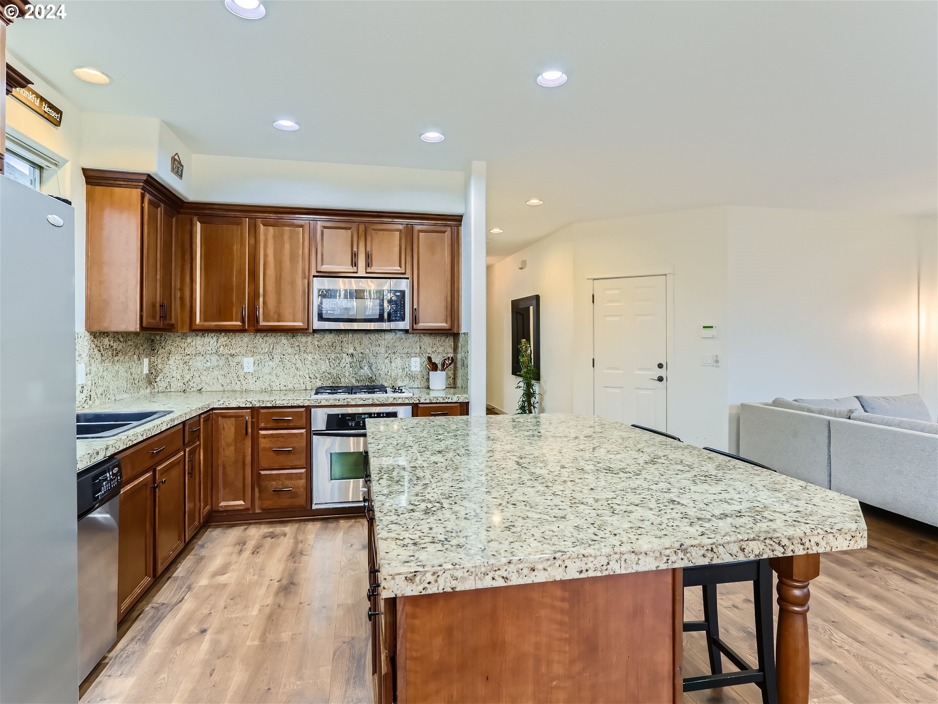 177 NE IRONCREEK TER