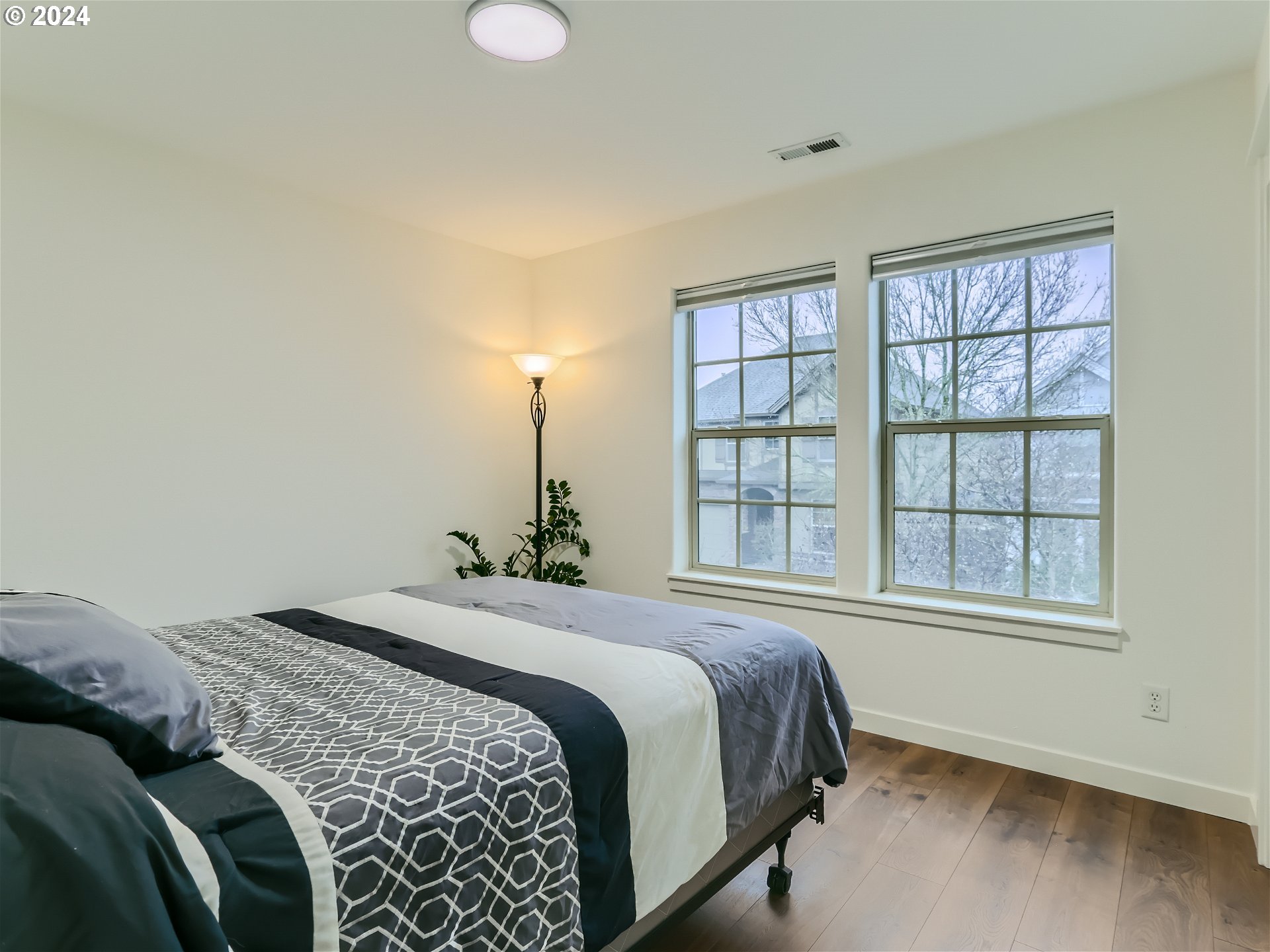 177 NE IRONCREEK TER