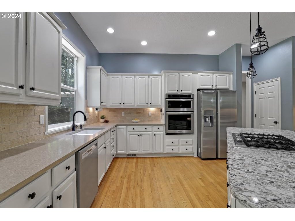 10416 NW BARCLAY TER