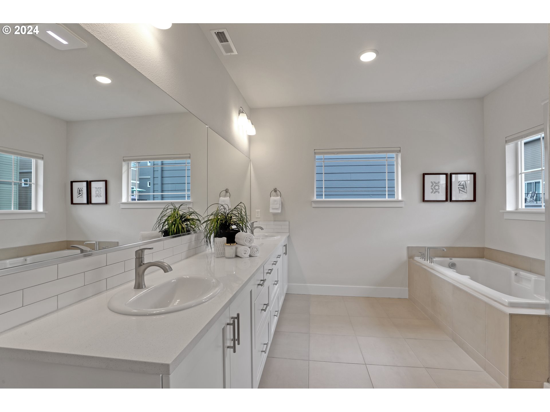 16698 SW SUNSHINE COAST ST