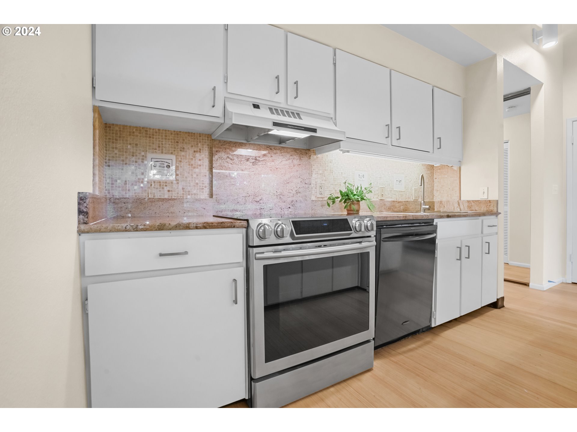 4 TOUCHSTONE 117