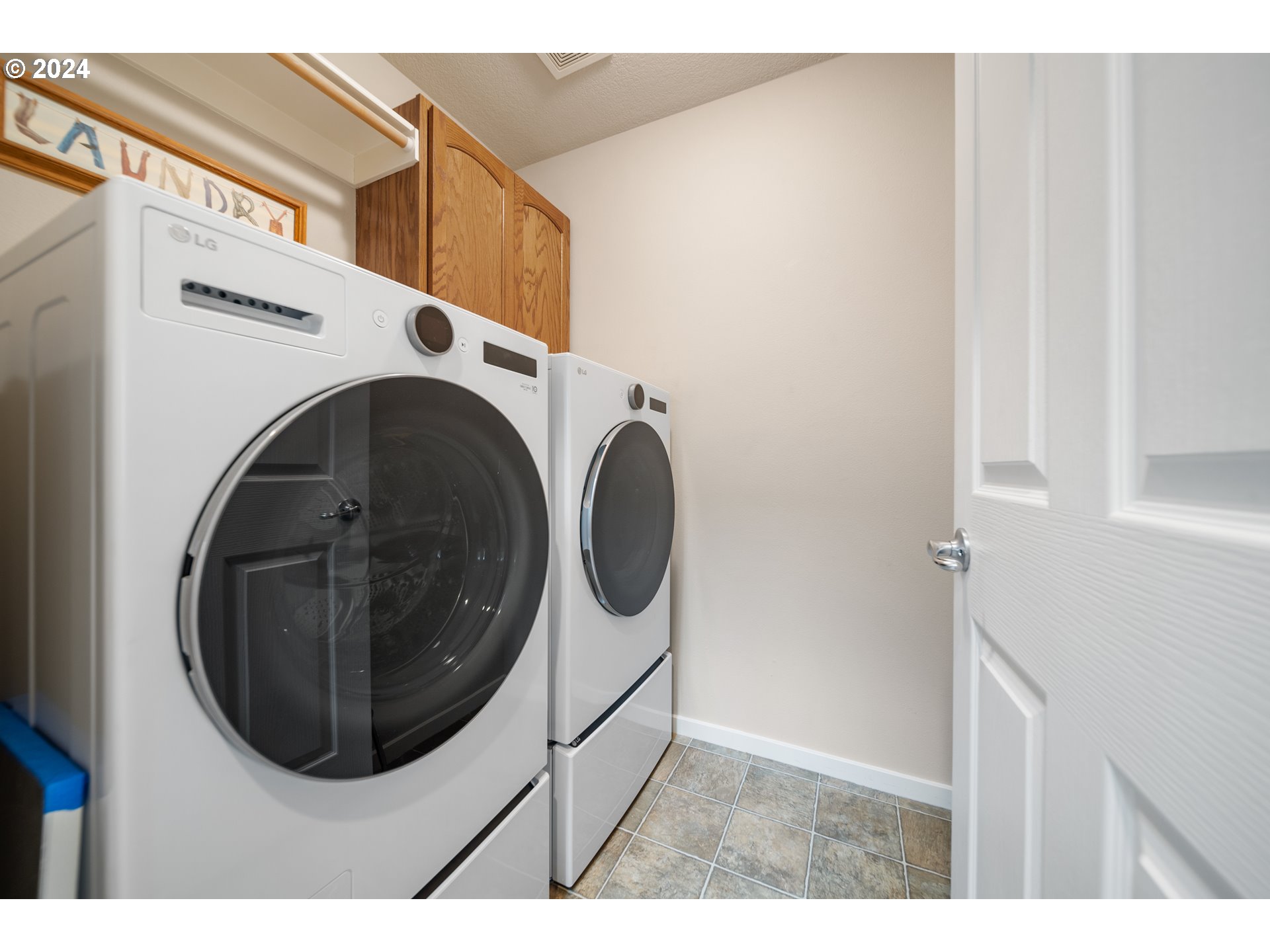 7163 NE STONEWATER ST