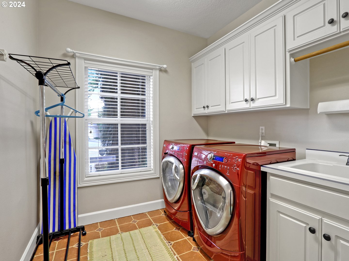 8033 NW HAZELTINE ST