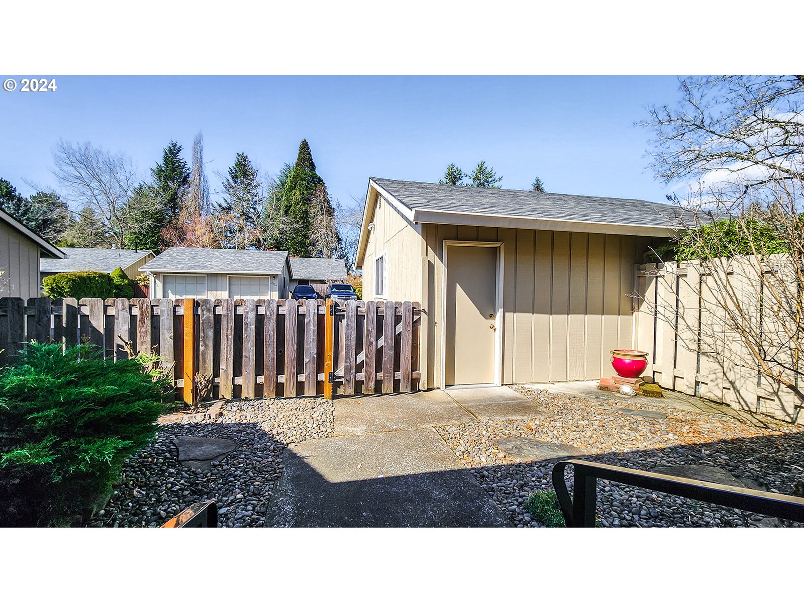 2933 SE BLUE BIRD DR