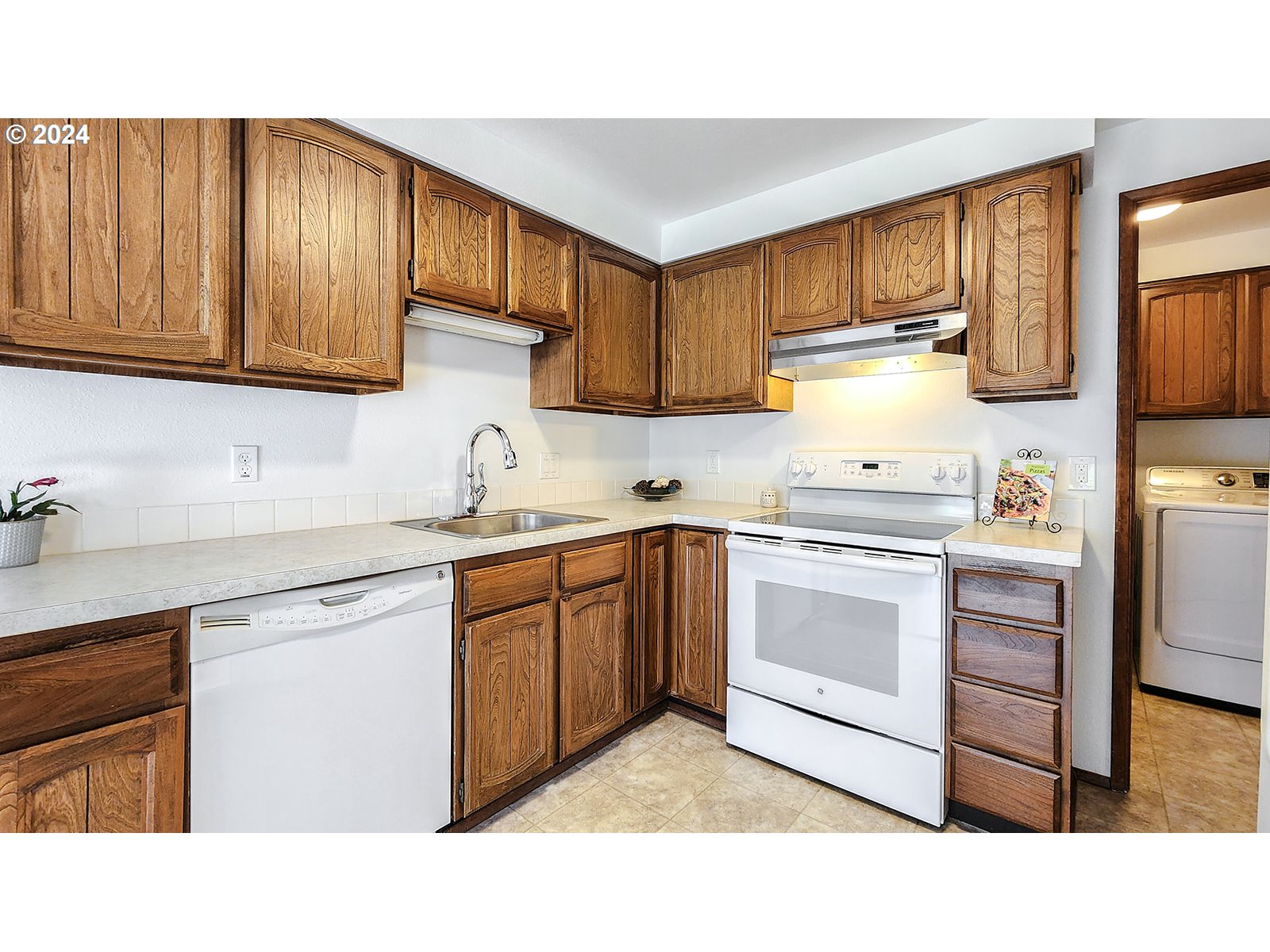 2933 SE BLUE BIRD DR