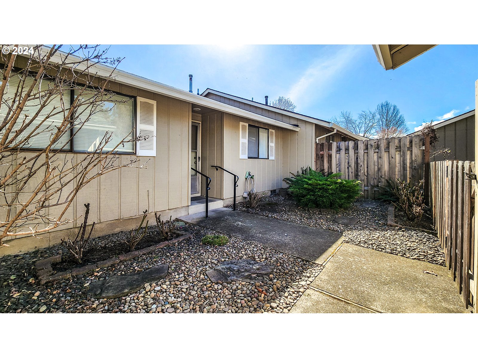 2933 SE BLUE BIRD DR