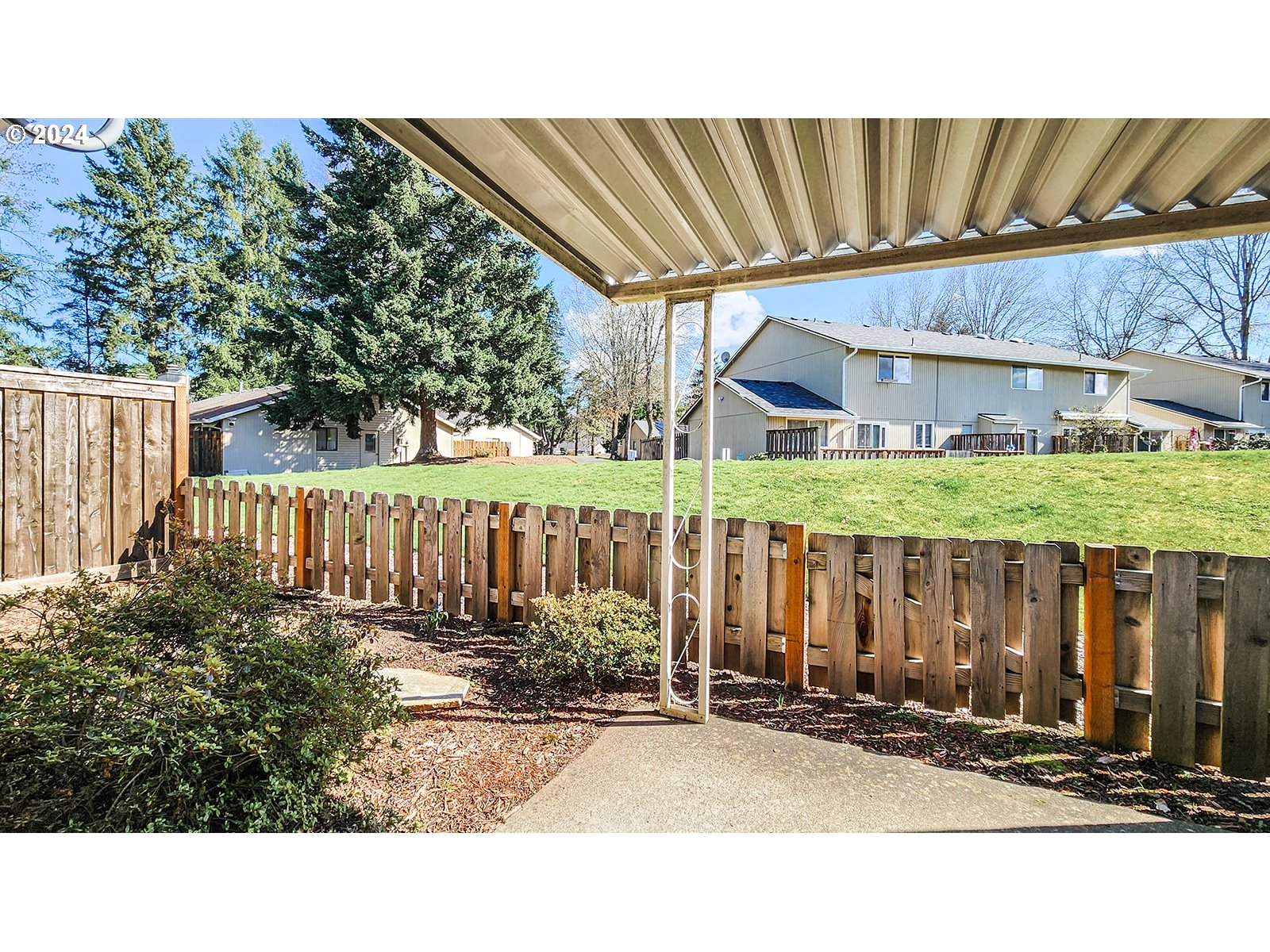 2933 SE BLUE BIRD DR