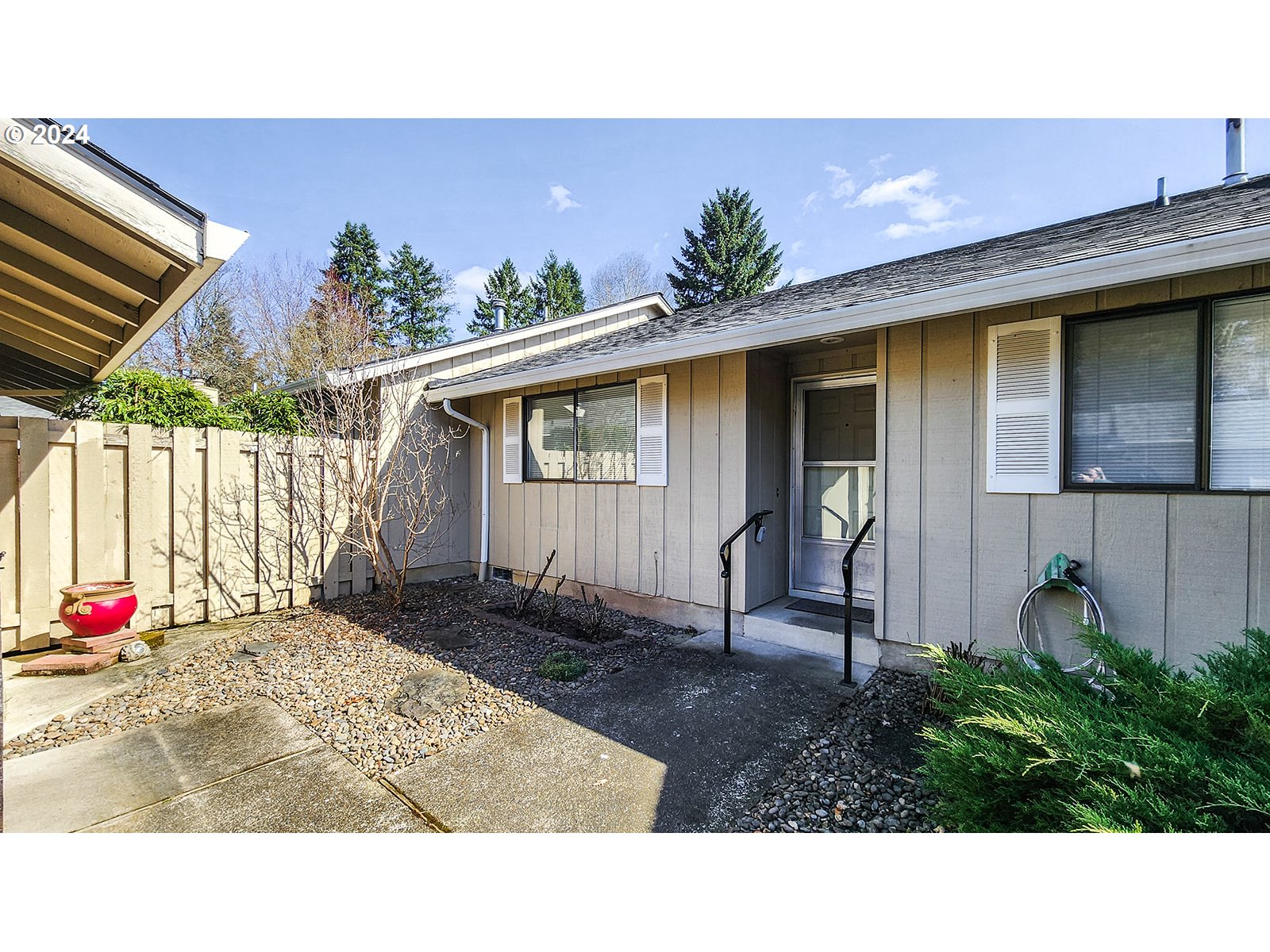 2933 SE BLUE BIRD DR