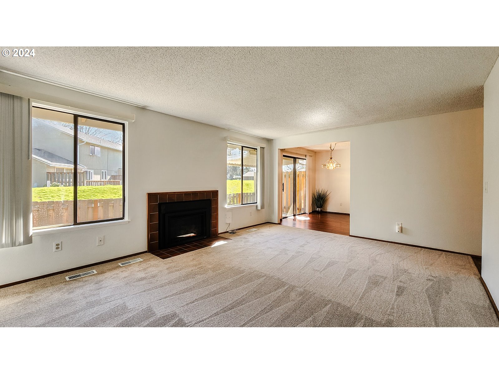 2933 SE BLUE BIRD DR