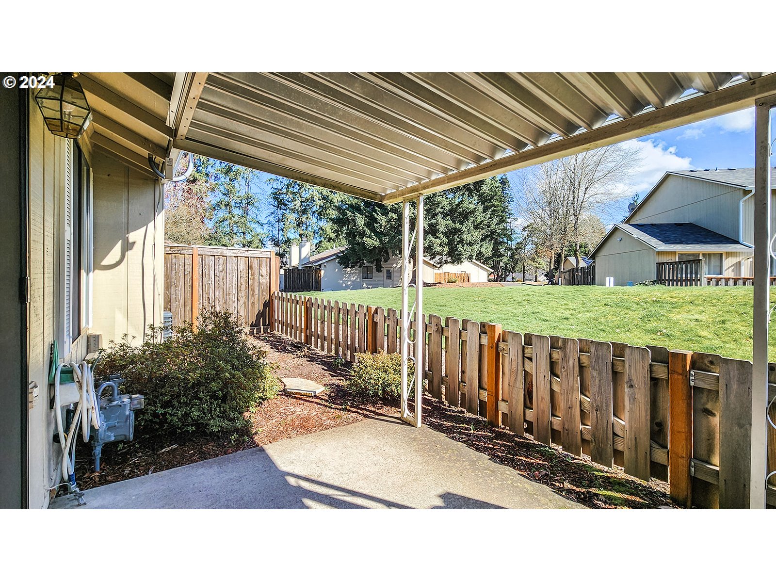 2933 SE BLUE BIRD DR