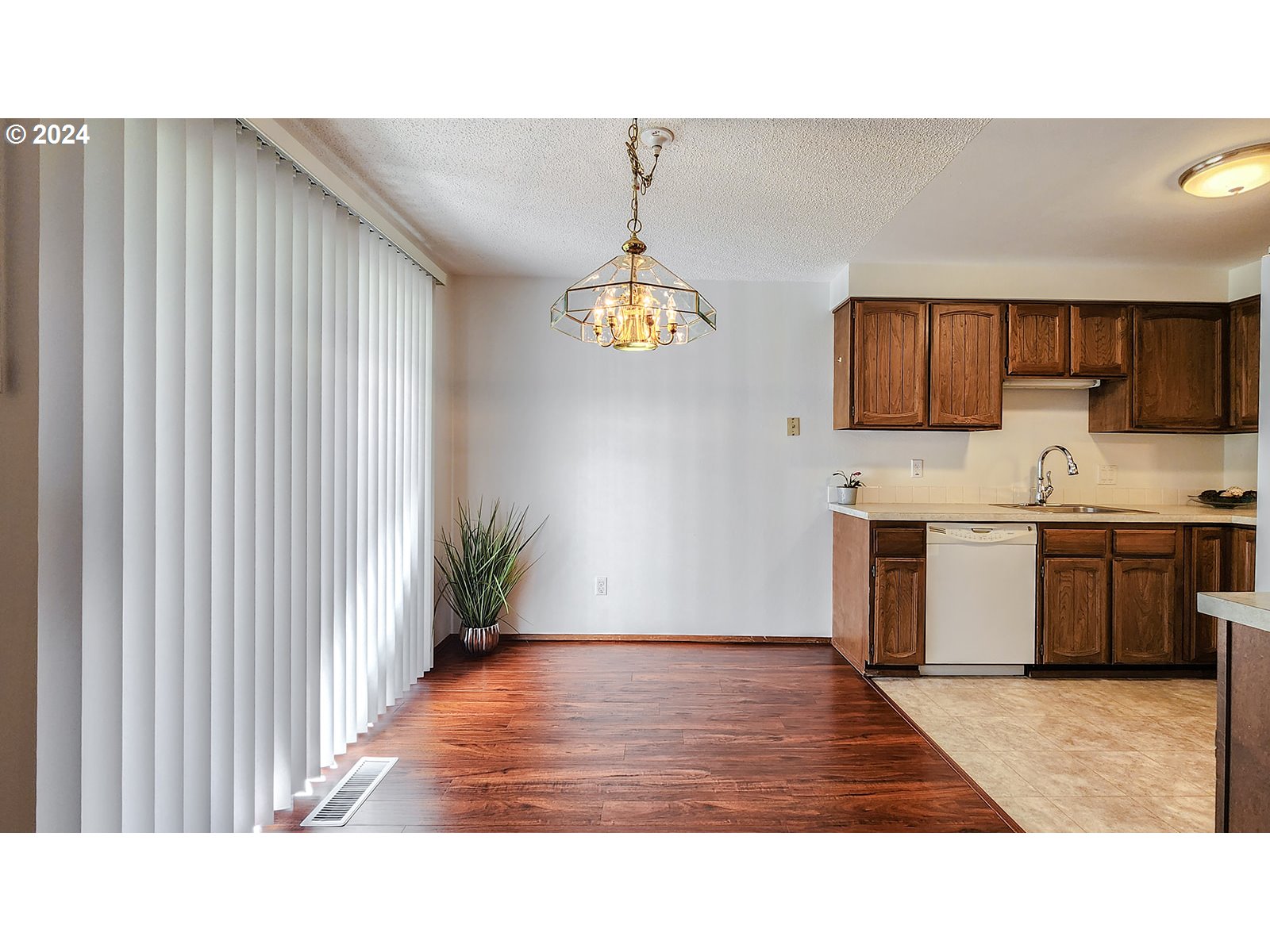 2933 SE BLUE BIRD DR