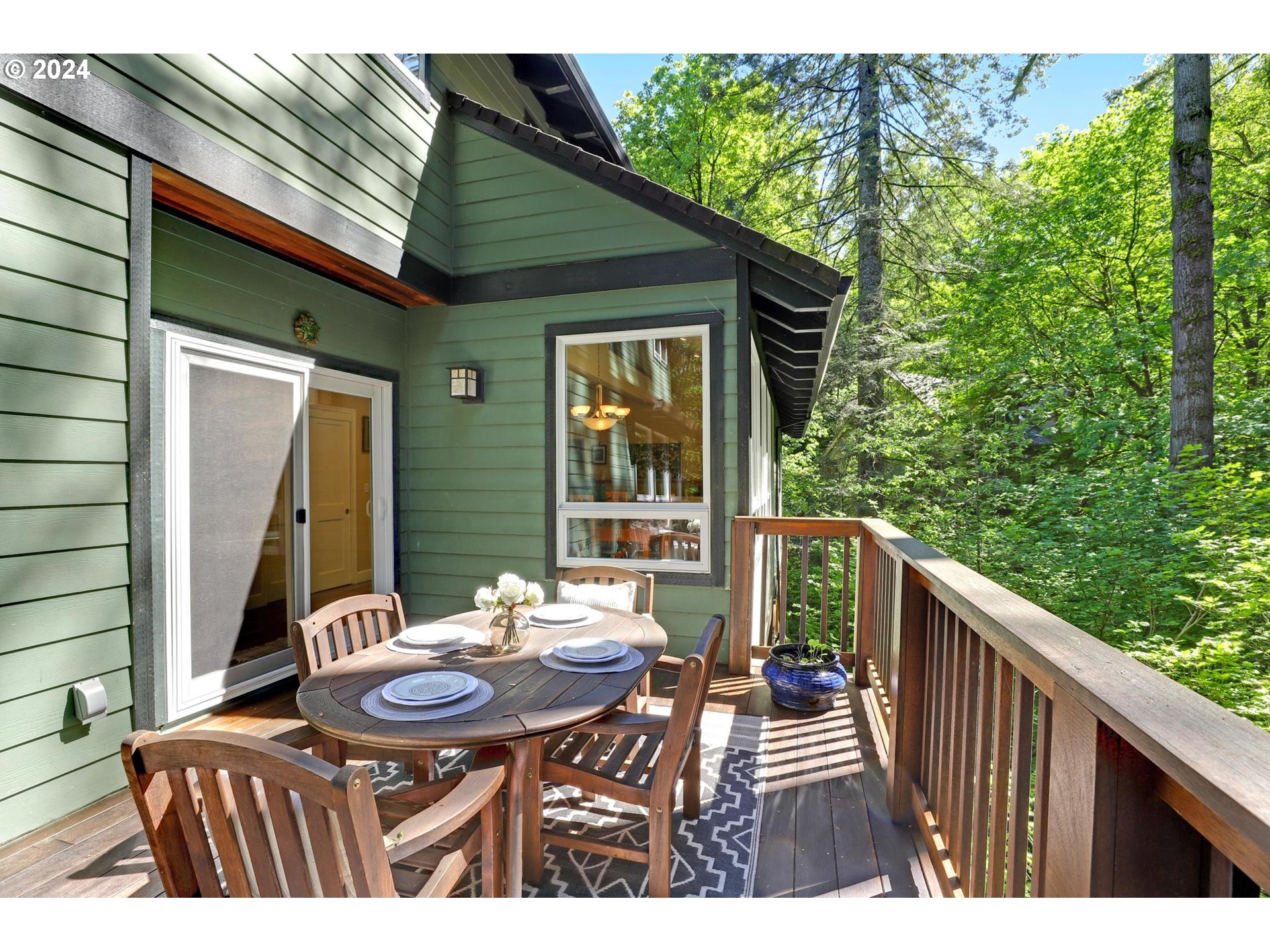 628 SW ARBORETUM CIR