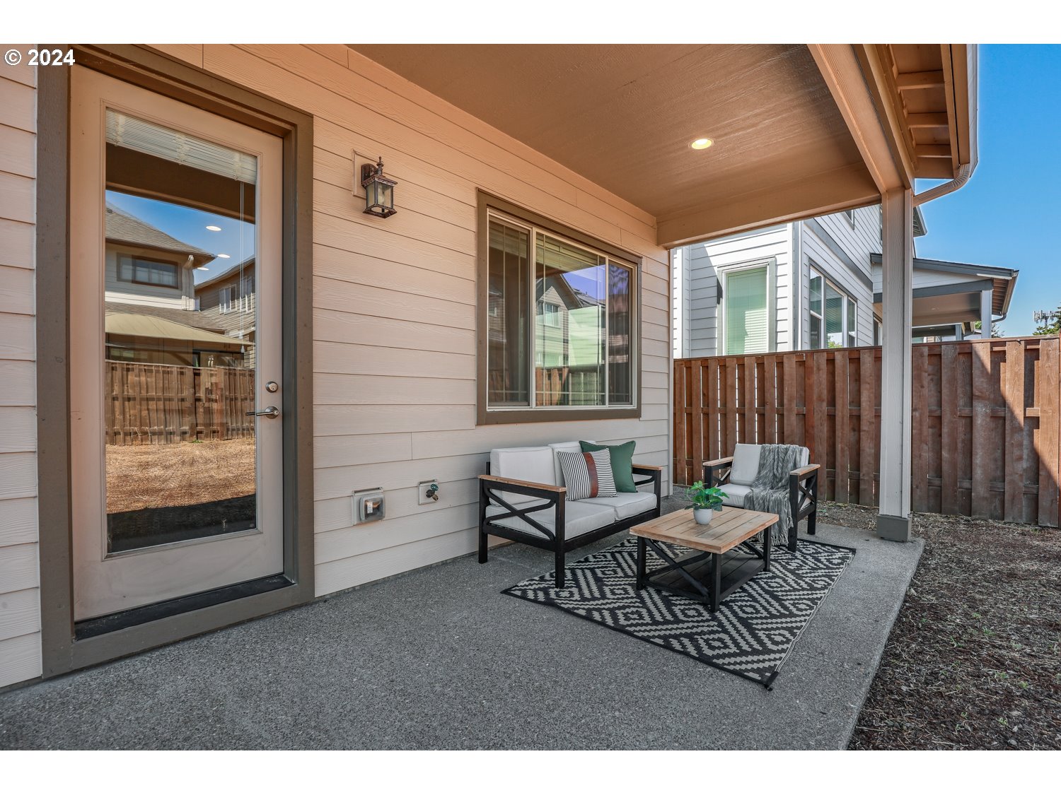 16747 SW LARKSPRING LN