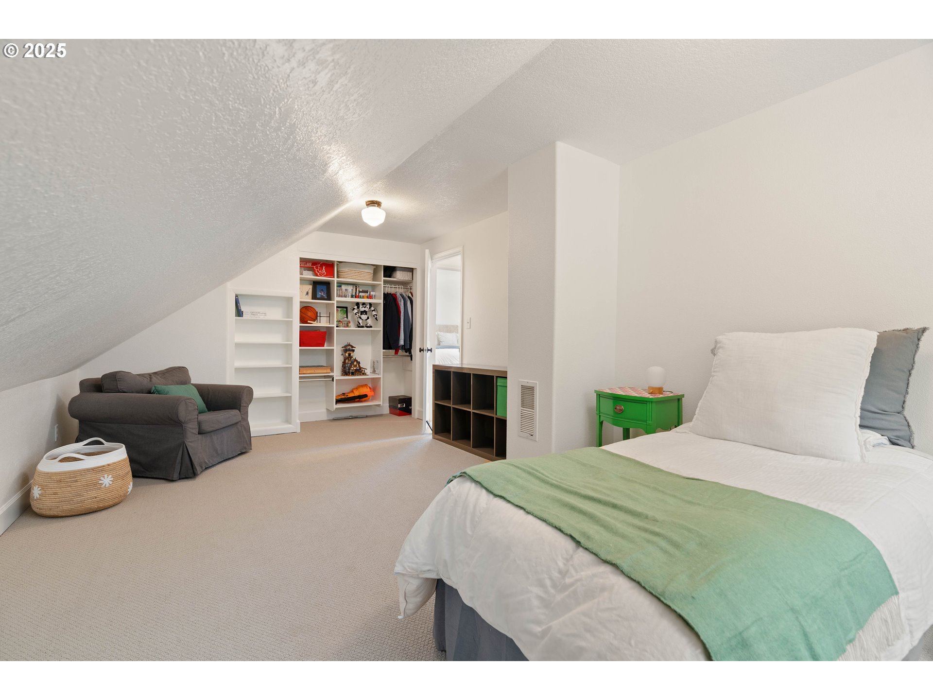 8427 NW SKYLINE BLVD, Portland