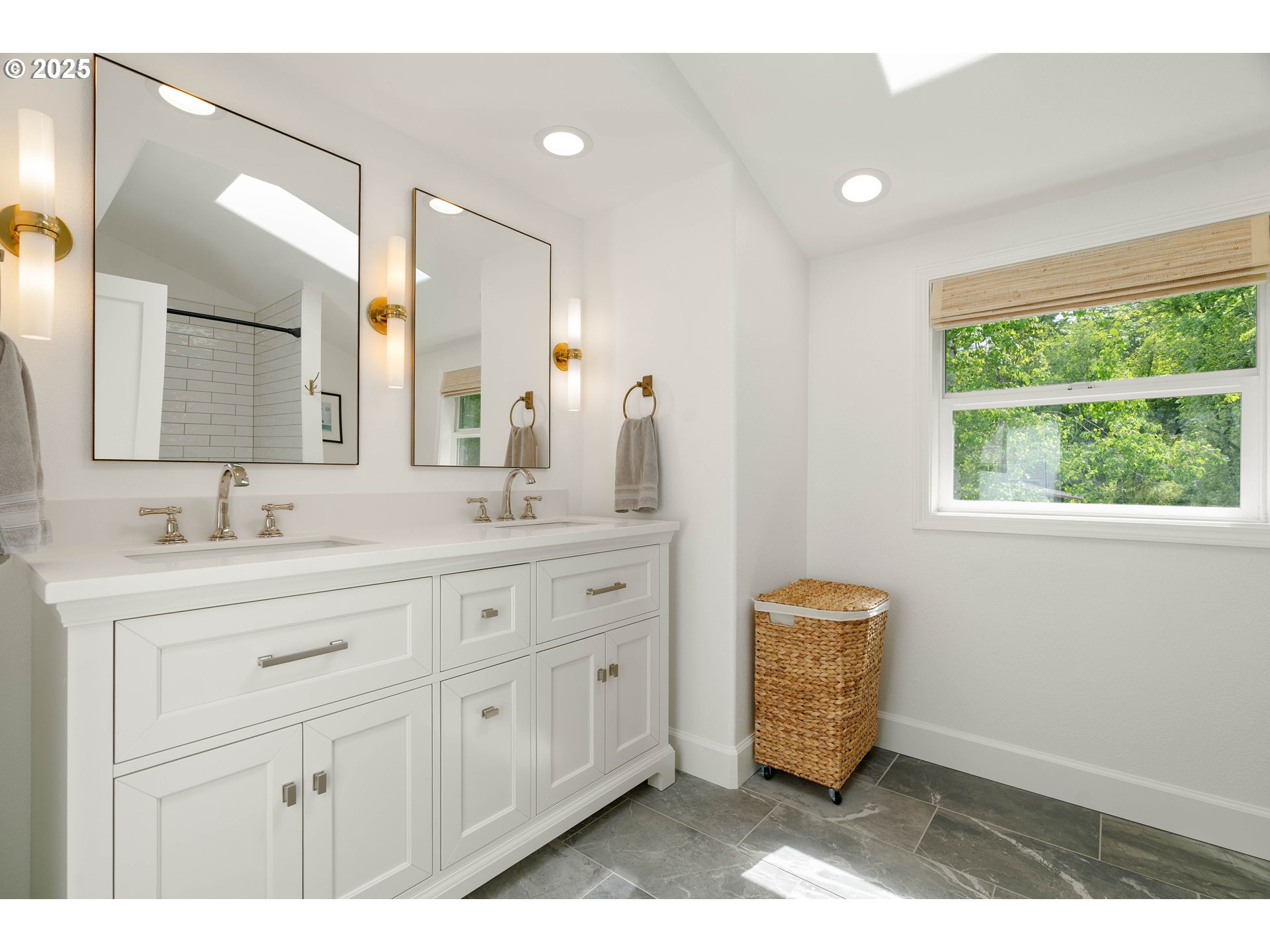 8427 NW SKYLINE BLVD, Portland