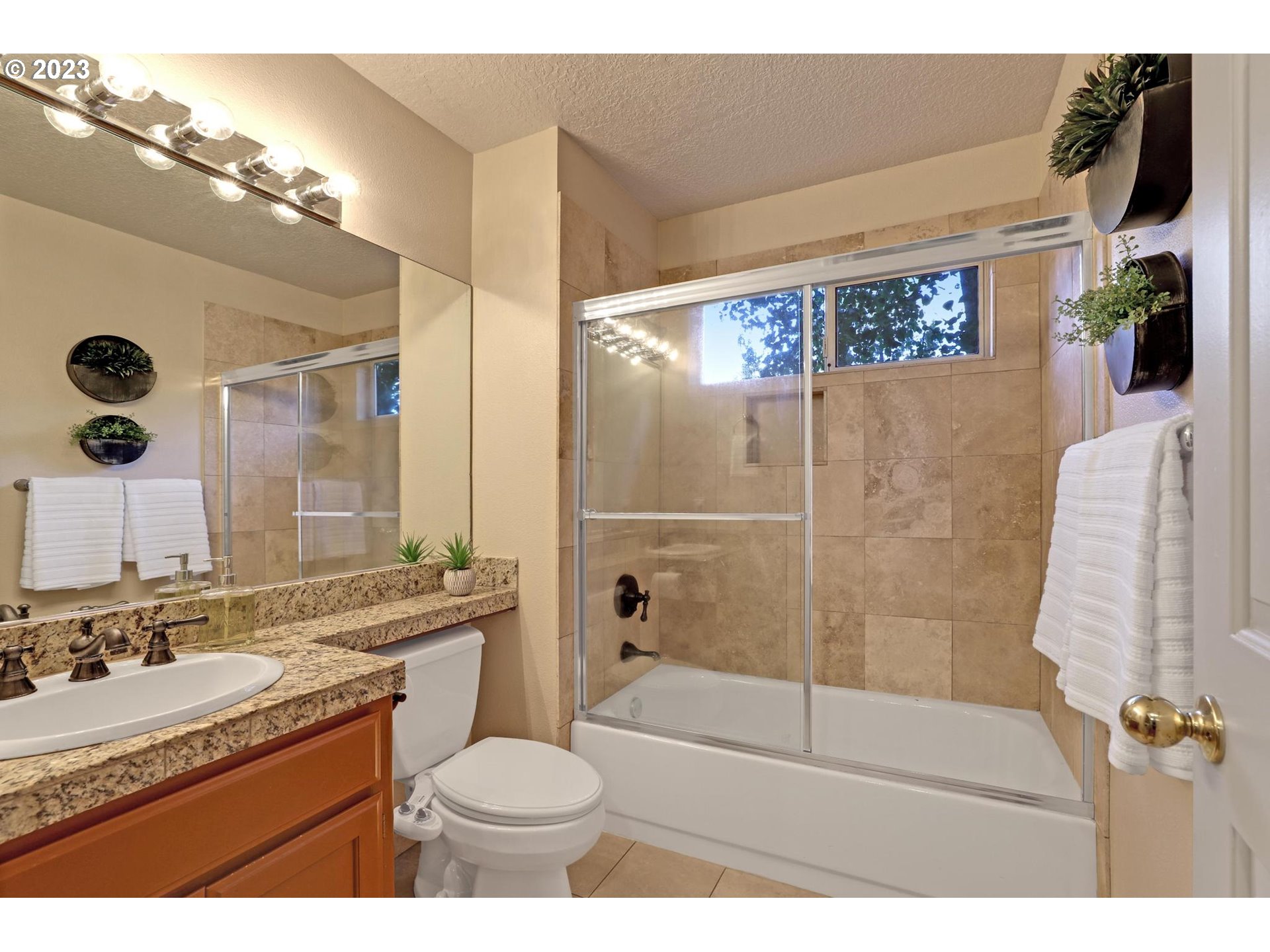 875 PALISADES TERRACE DR