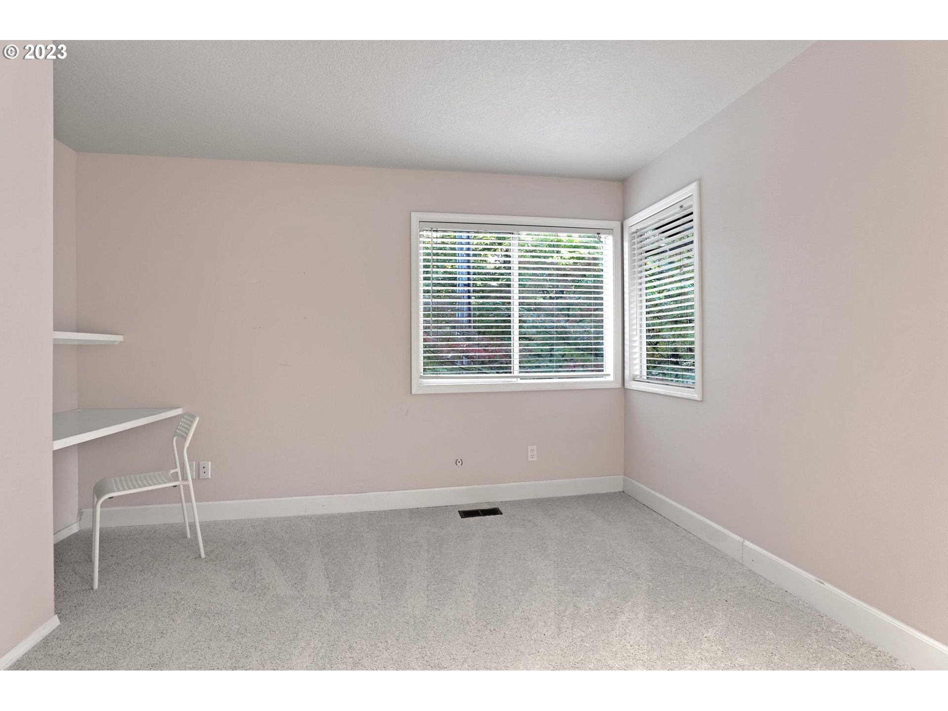 875 PALISADES TERRACE DR