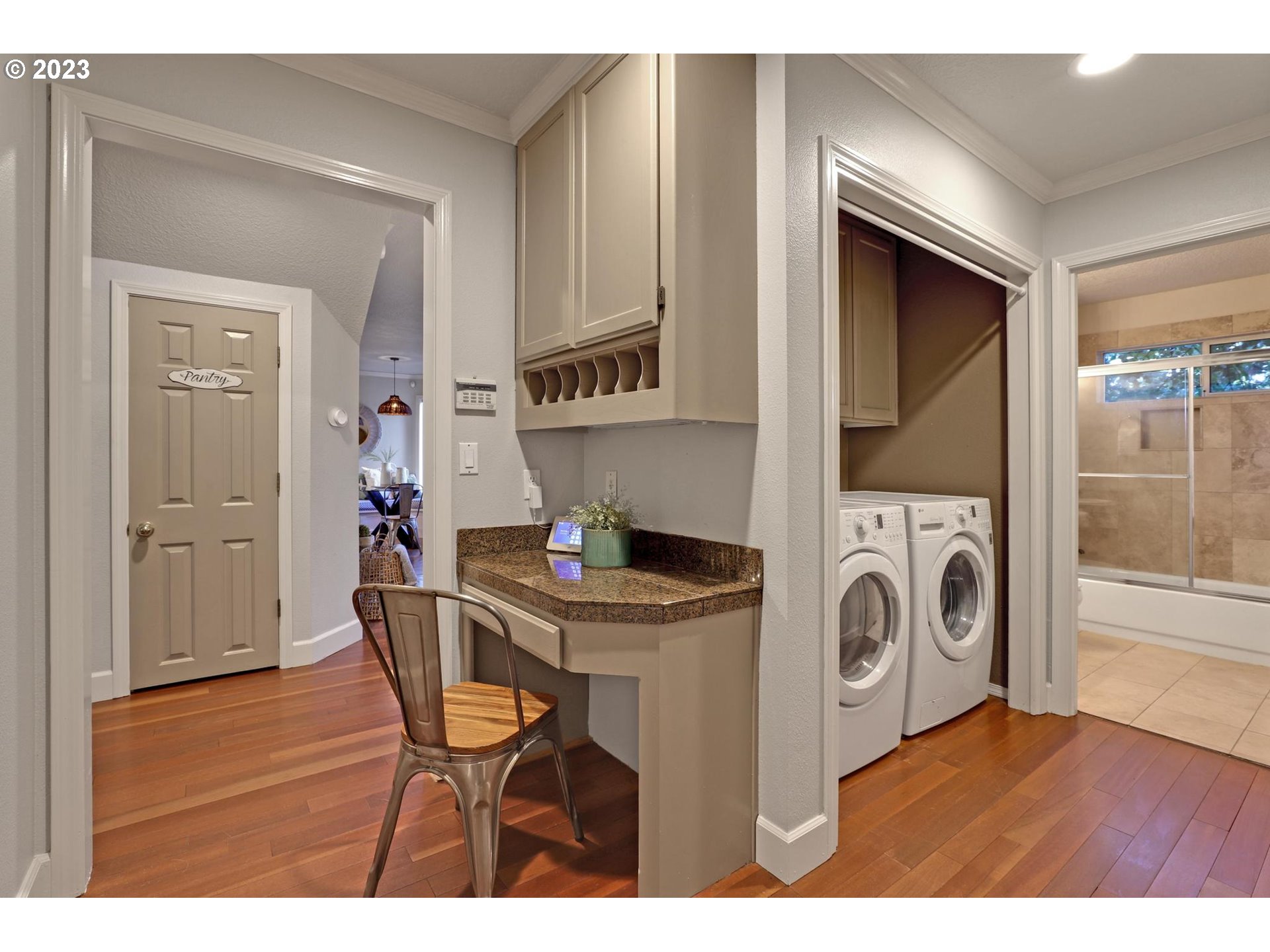 875 PALISADES TERRACE DR