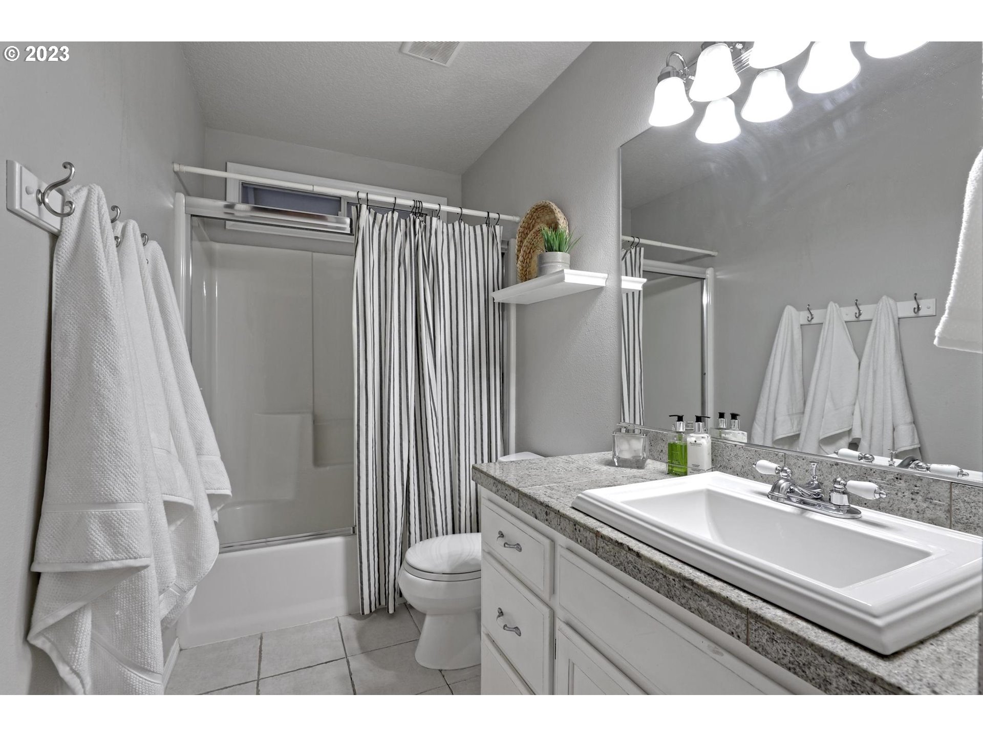 875 PALISADES TERRACE DR