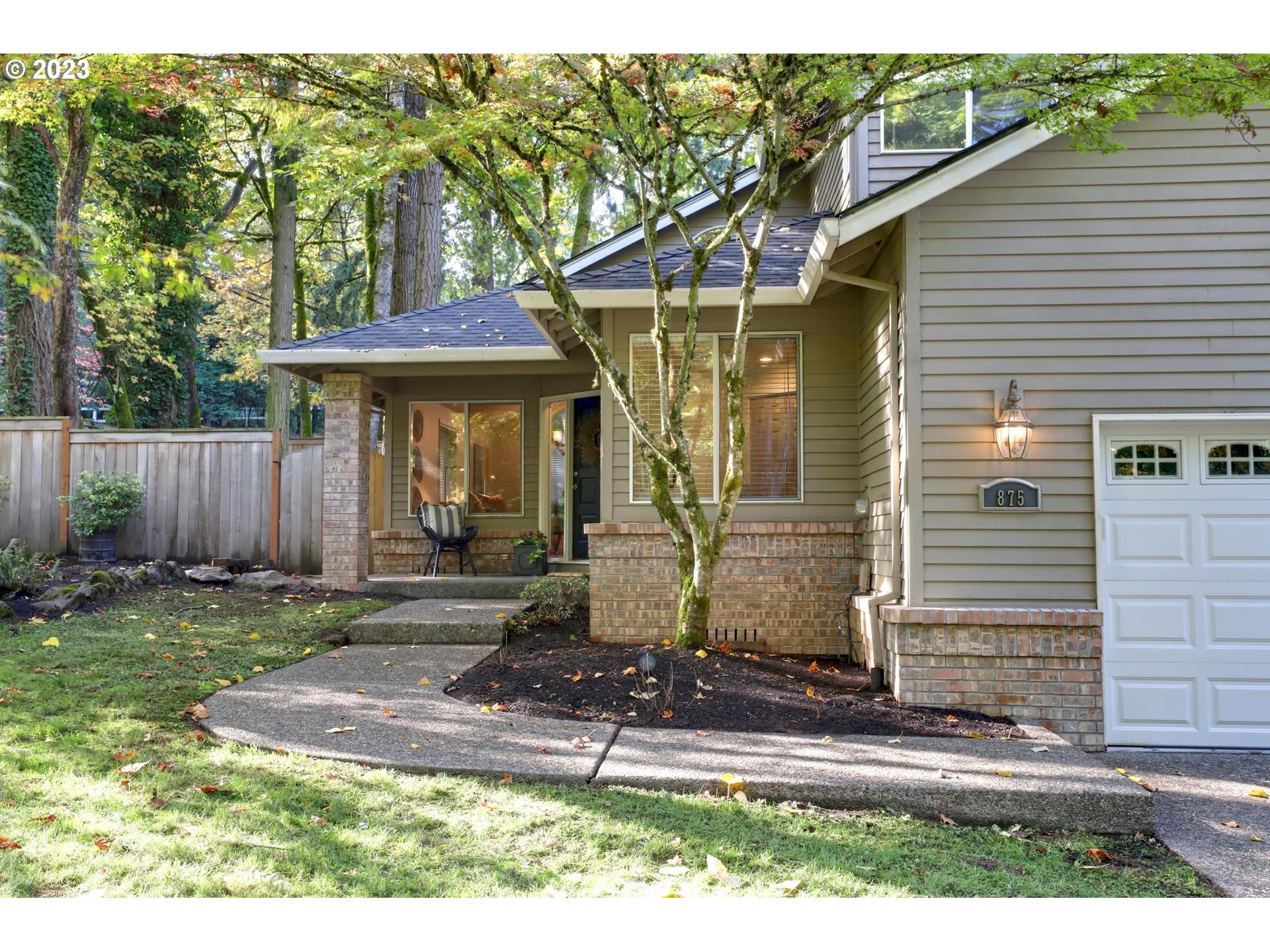 875 PALISADES TERRACE DR