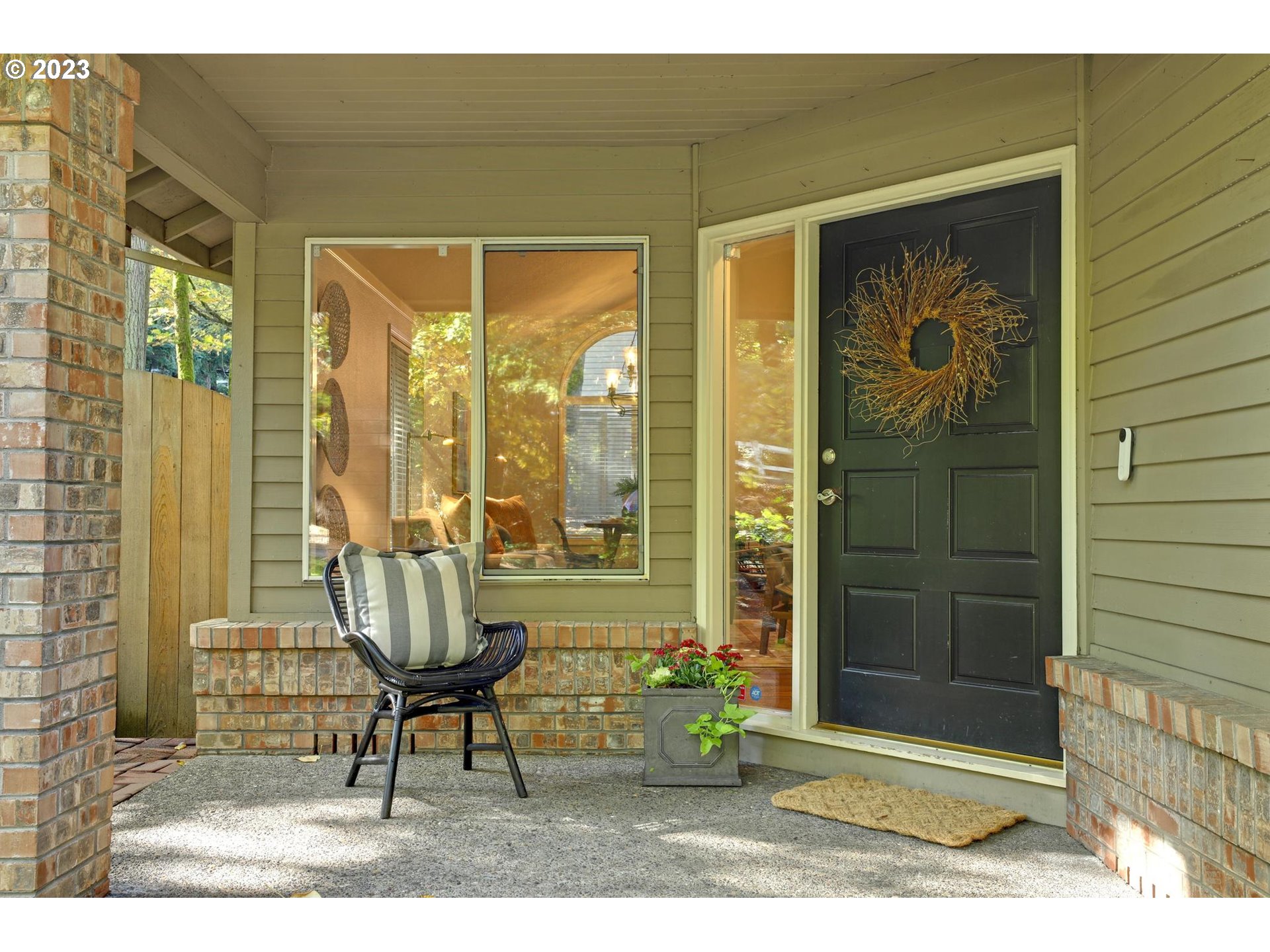 875 PALISADES TERRACE DR