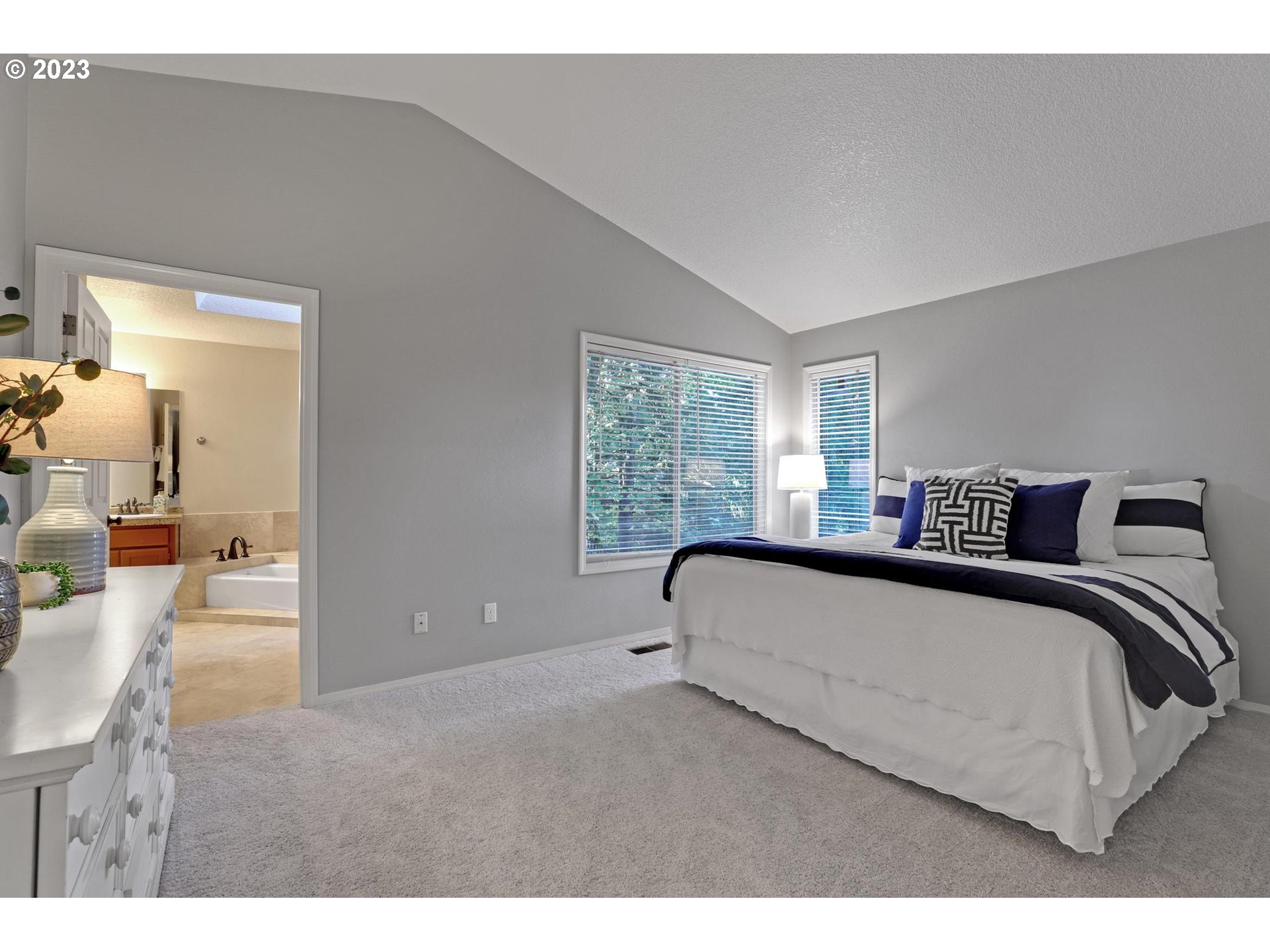 875 PALISADES TERRACE DR