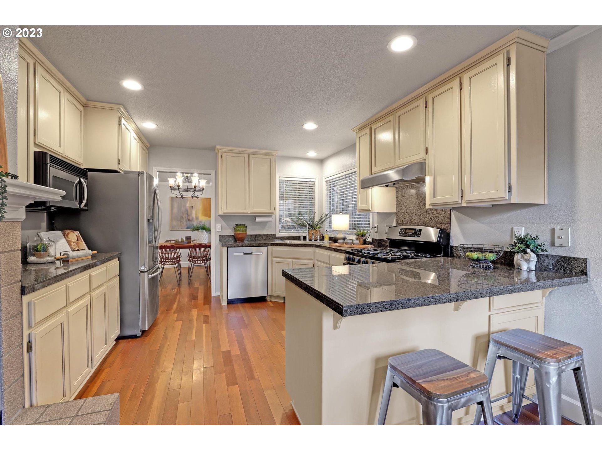 875 PALISADES TERRACE DR