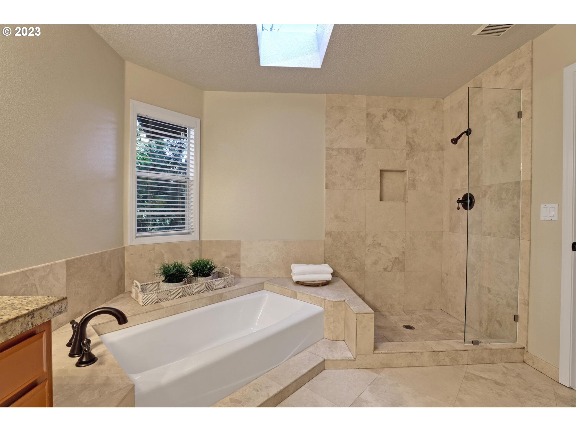 875 PALISADES TERRACE DR