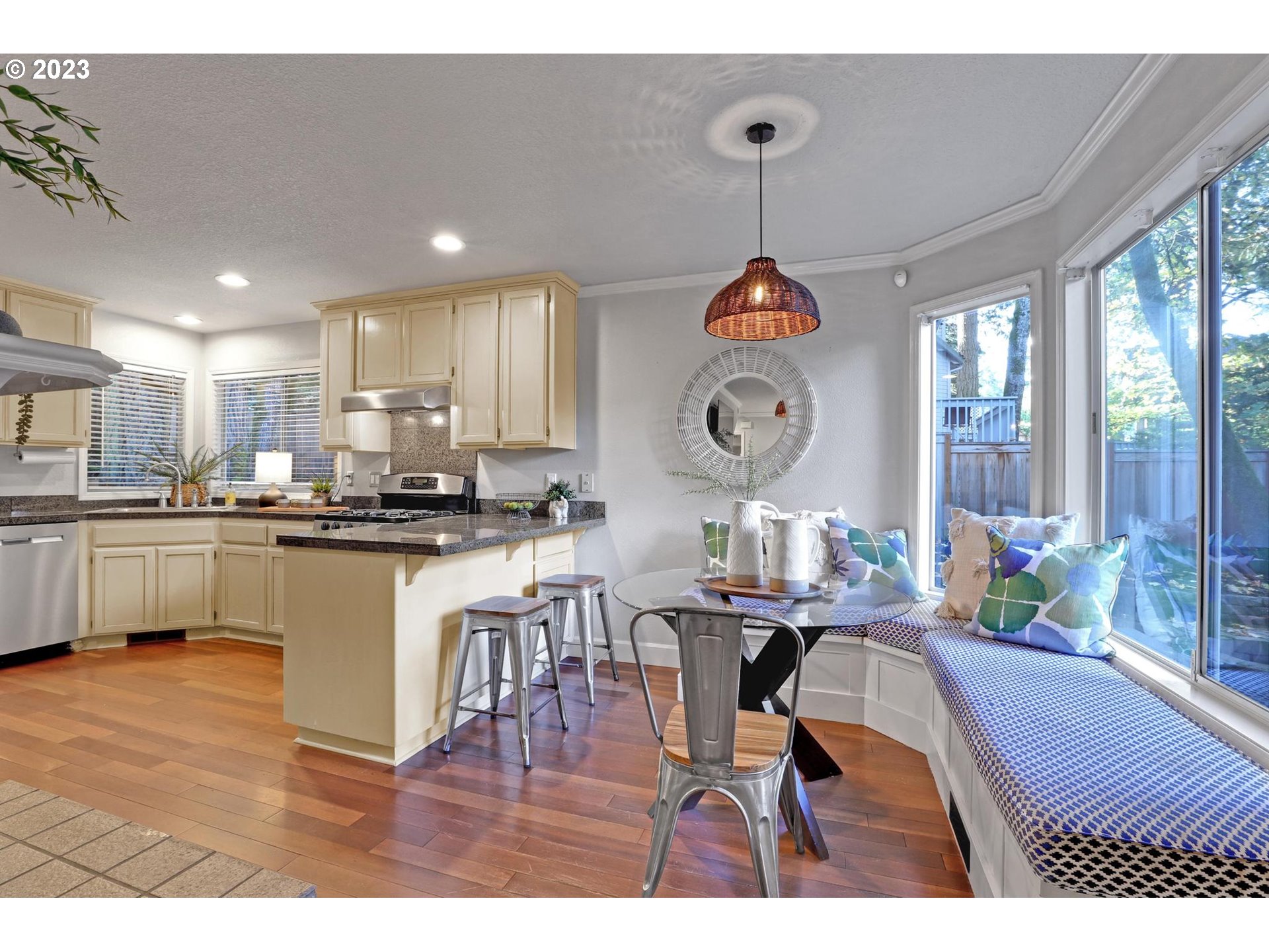 875 PALISADES TERRACE DR