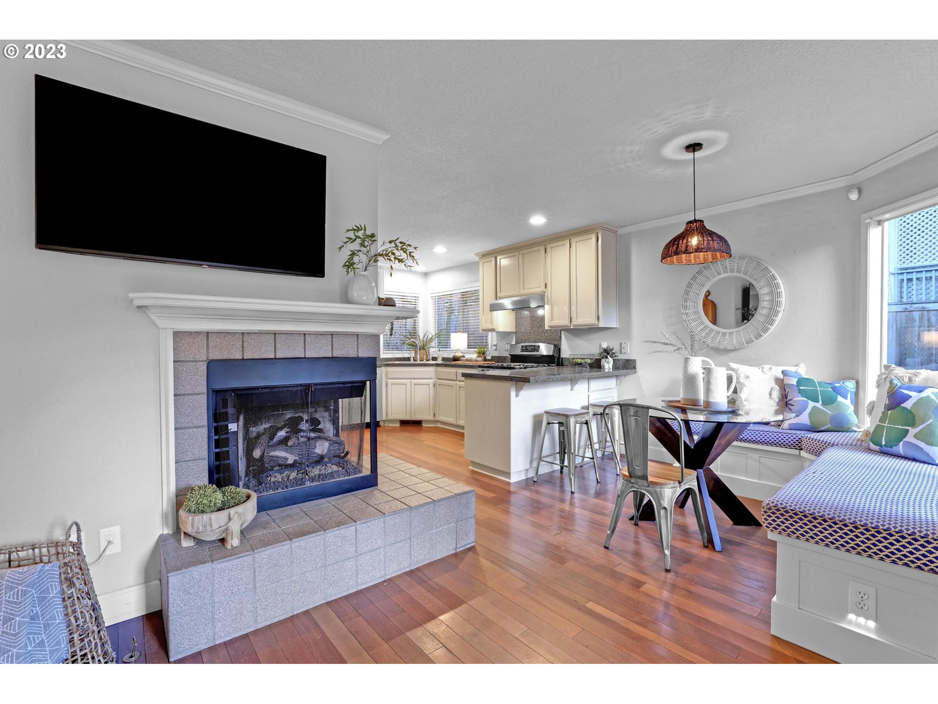 875 PALISADES TERRACE DR