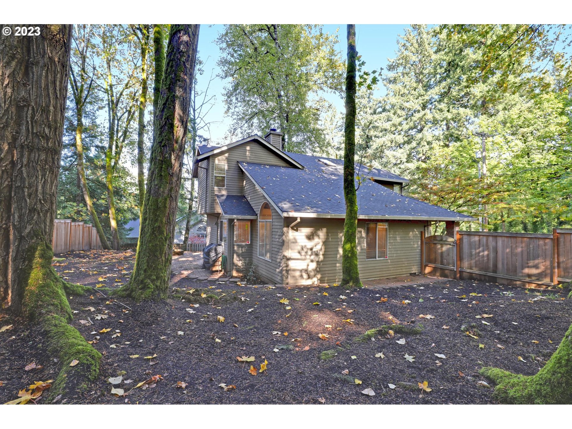 875 PALISADES TERRACE DR