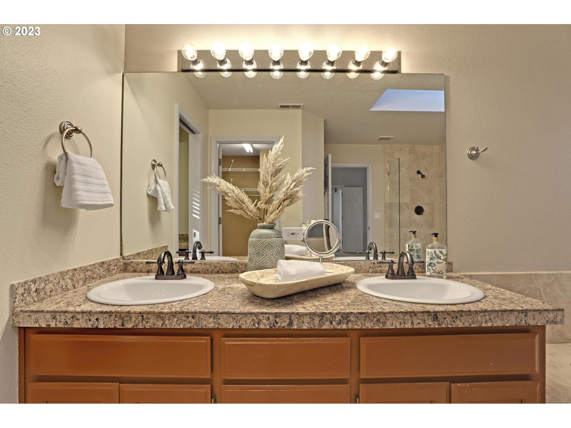 875 PALISADES TERRACE DR