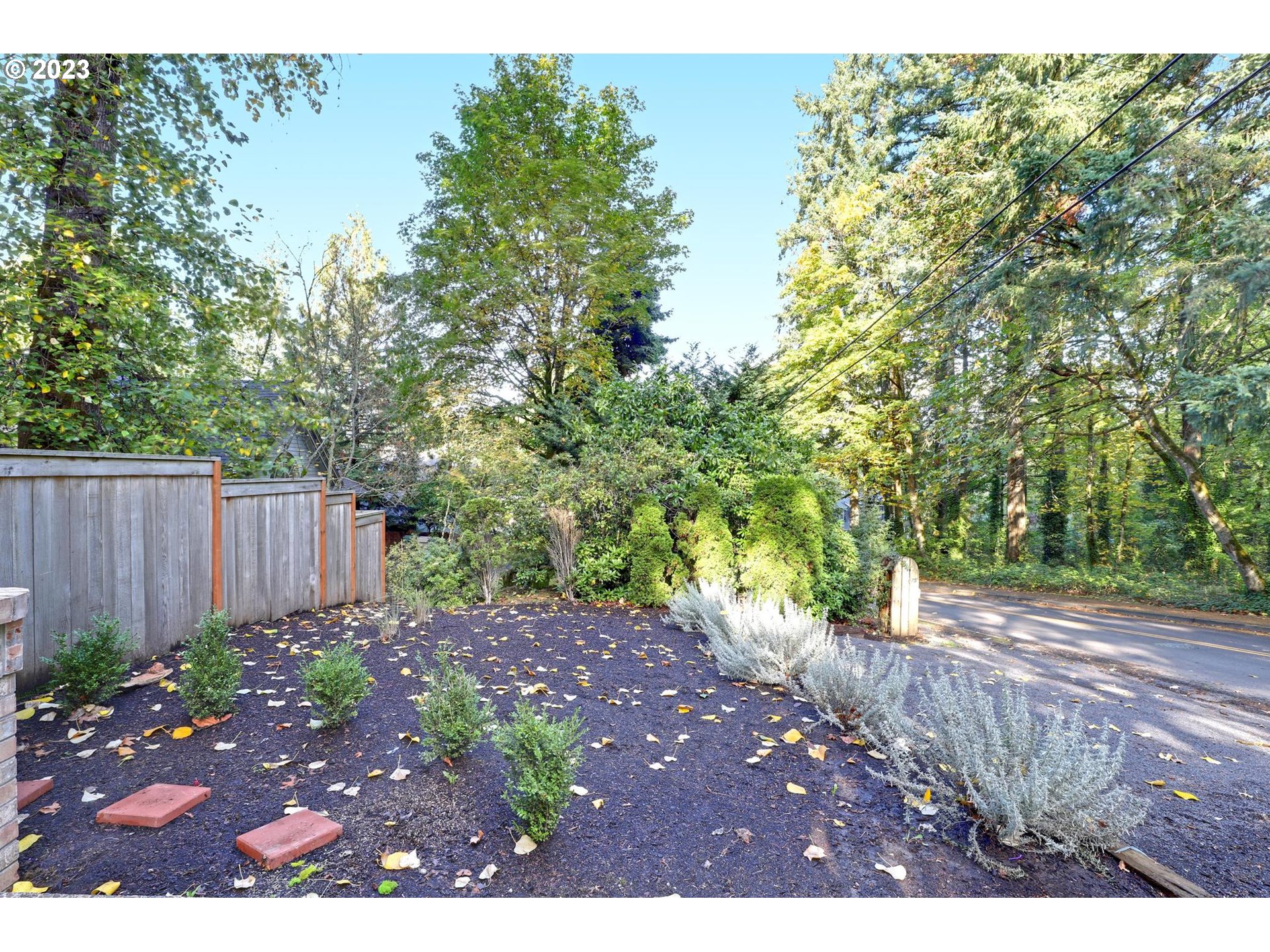 875 PALISADES TERRACE DR