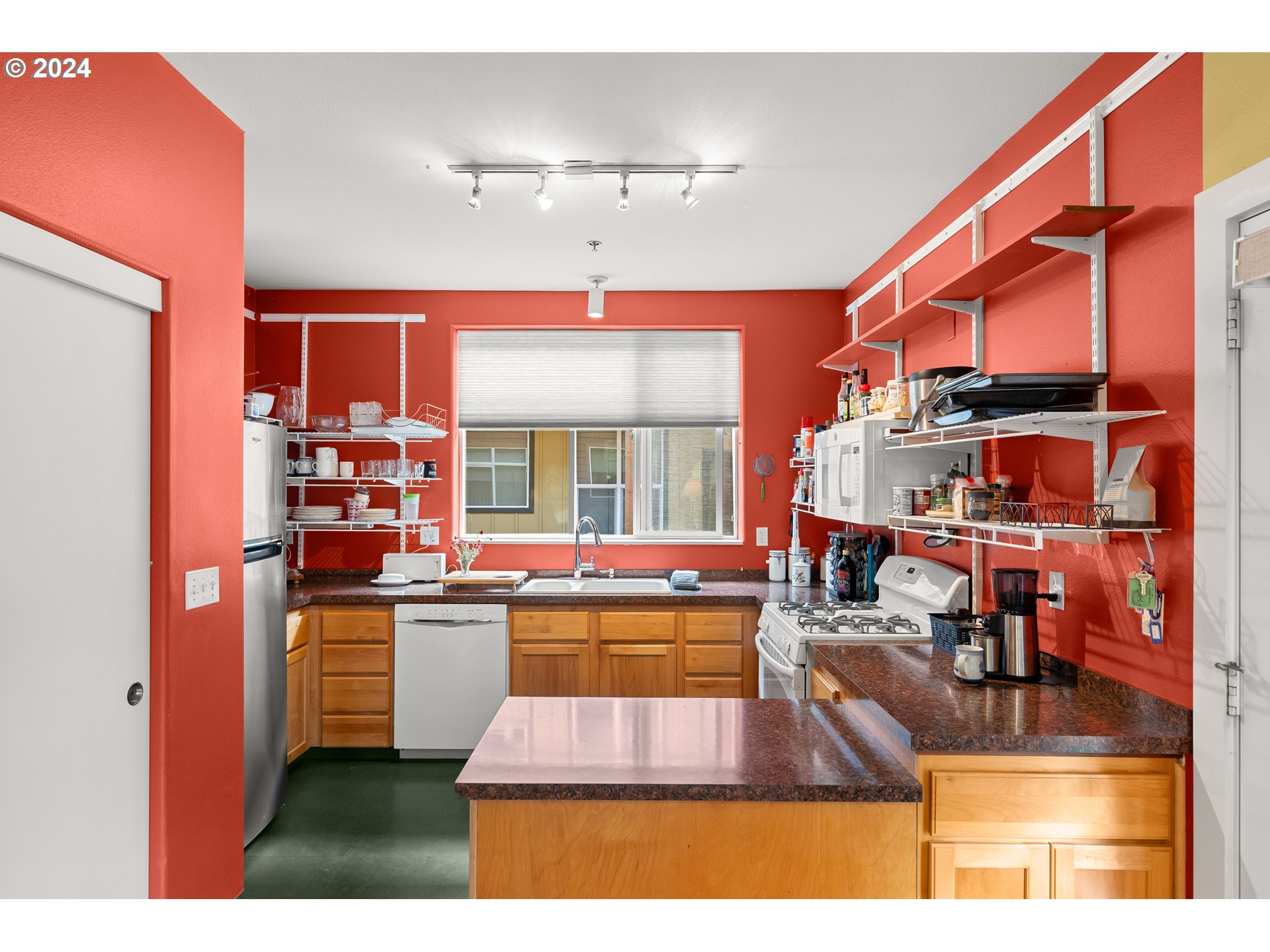 9601 NW LEAHY RD 201