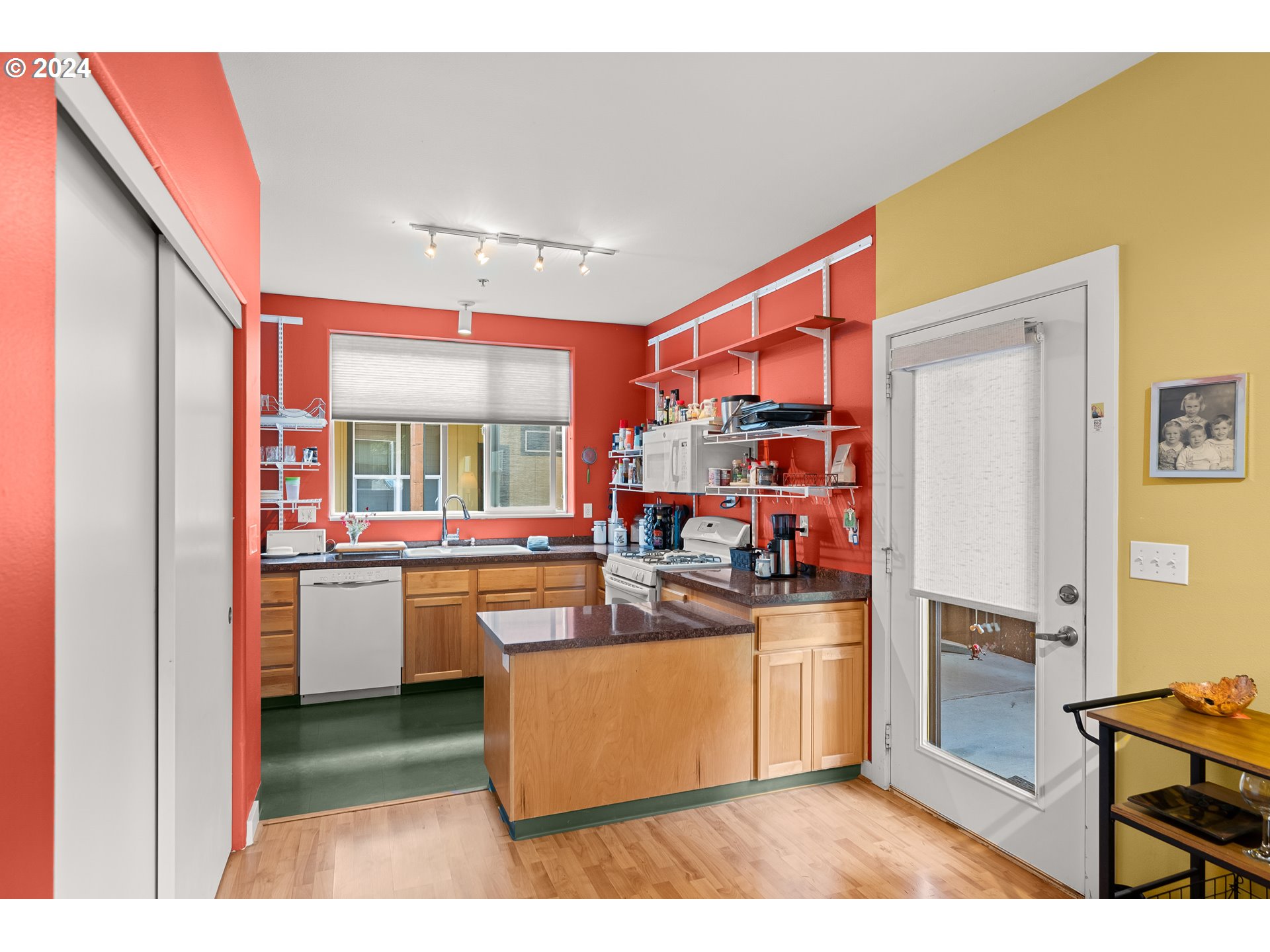 9601 NW LEAHY RD 201