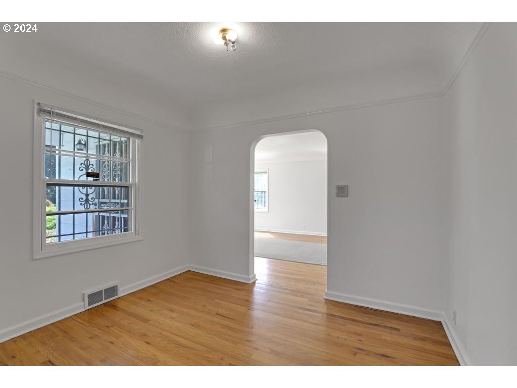 3233 SE CARUTHERS ST