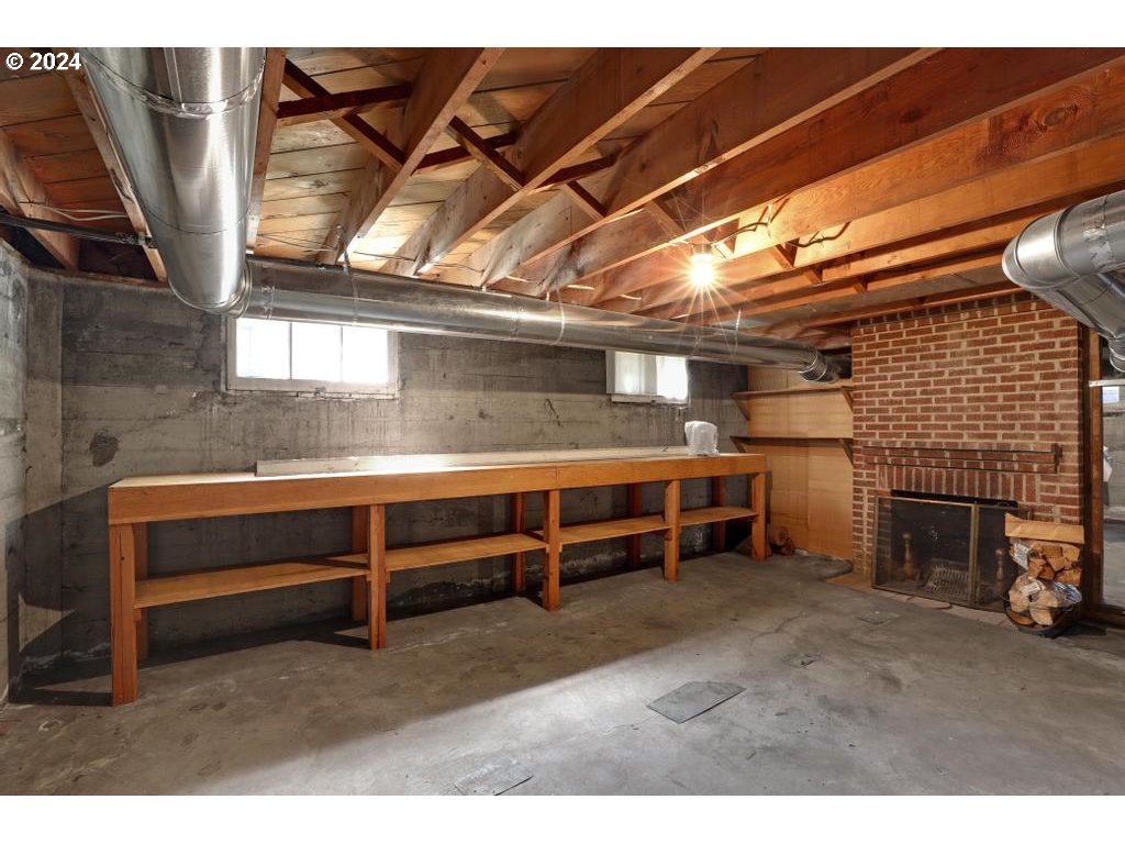 3233 SE CARUTHERS ST