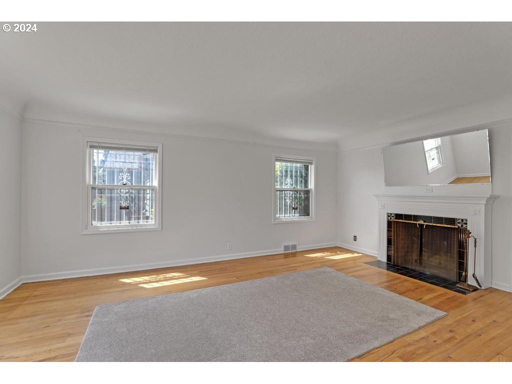 3233 SE CARUTHERS ST