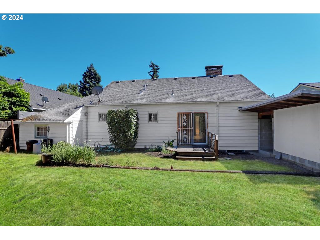 3233 SE CARUTHERS ST