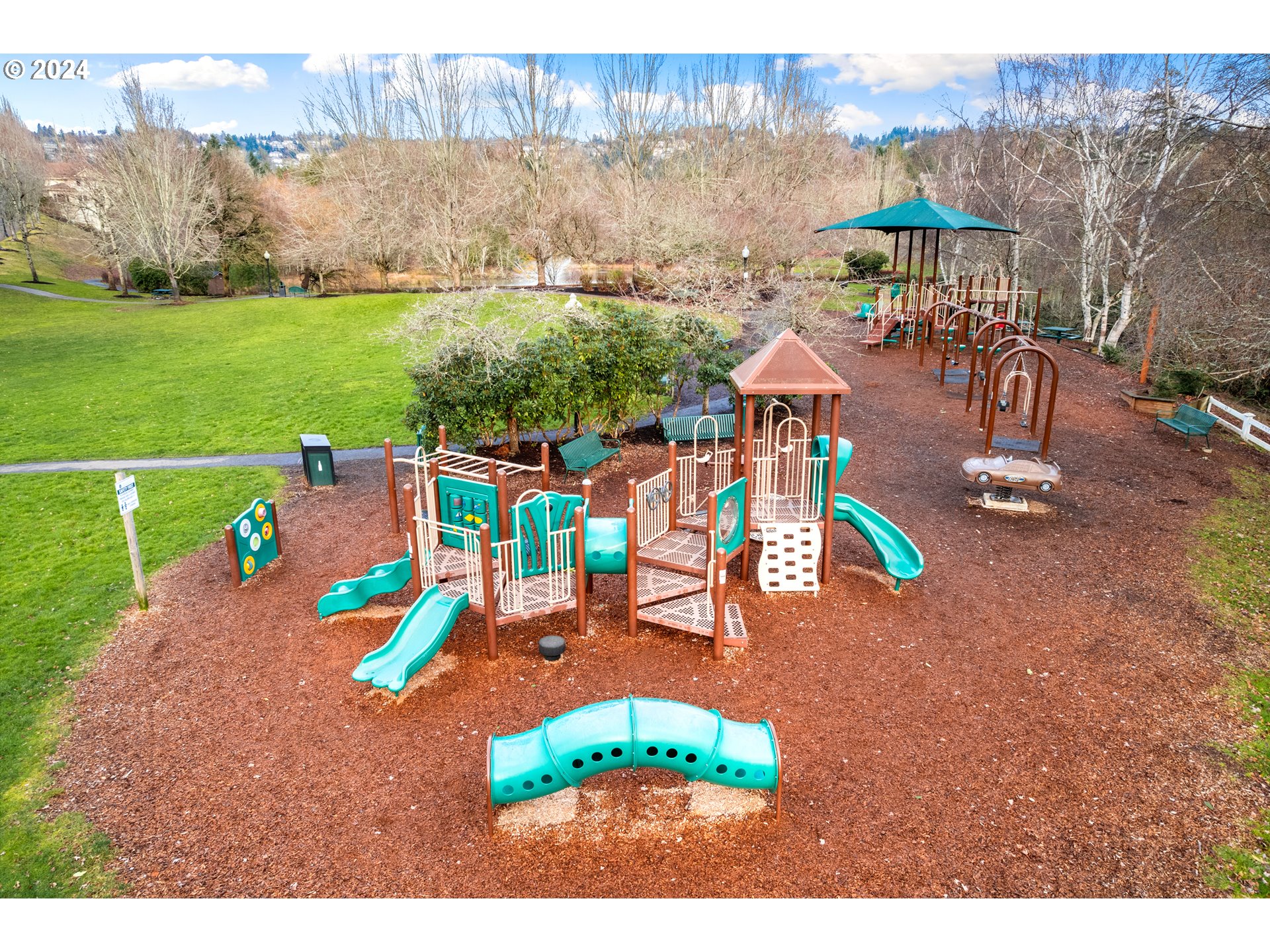 1906 NW YORKSHIRE LN