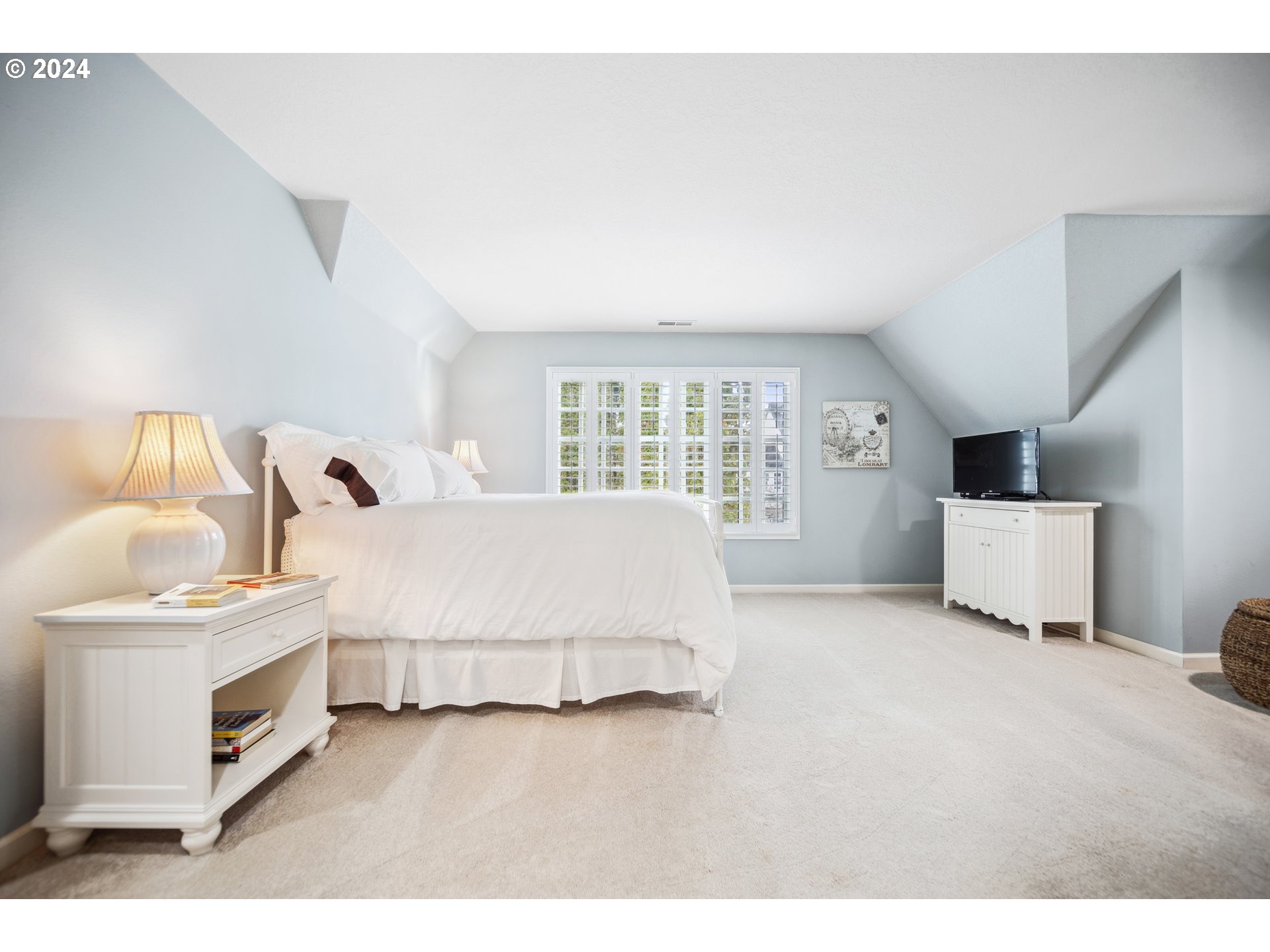 1906 NW YORKSHIRE LN