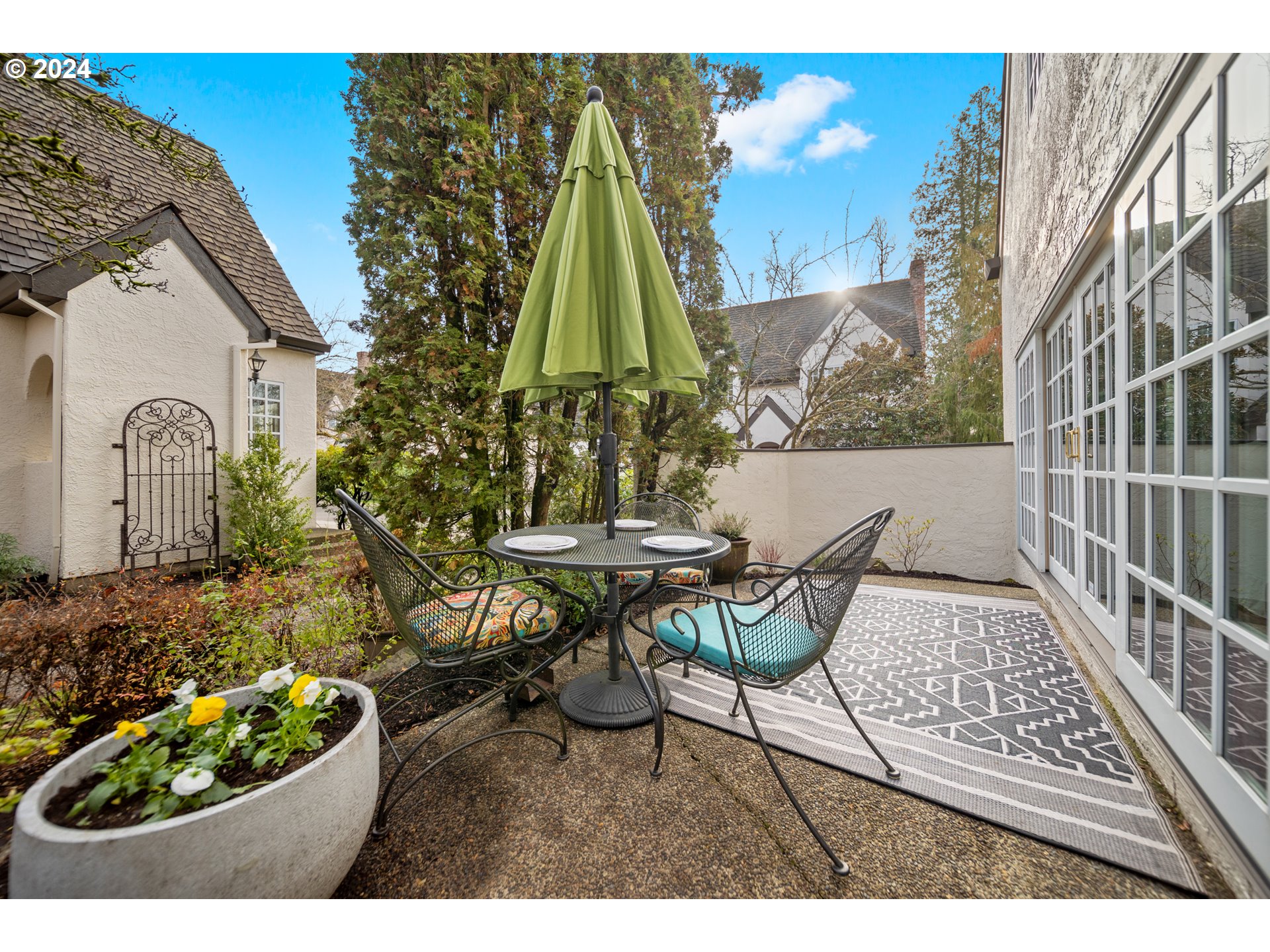 1906 NW YORKSHIRE LN