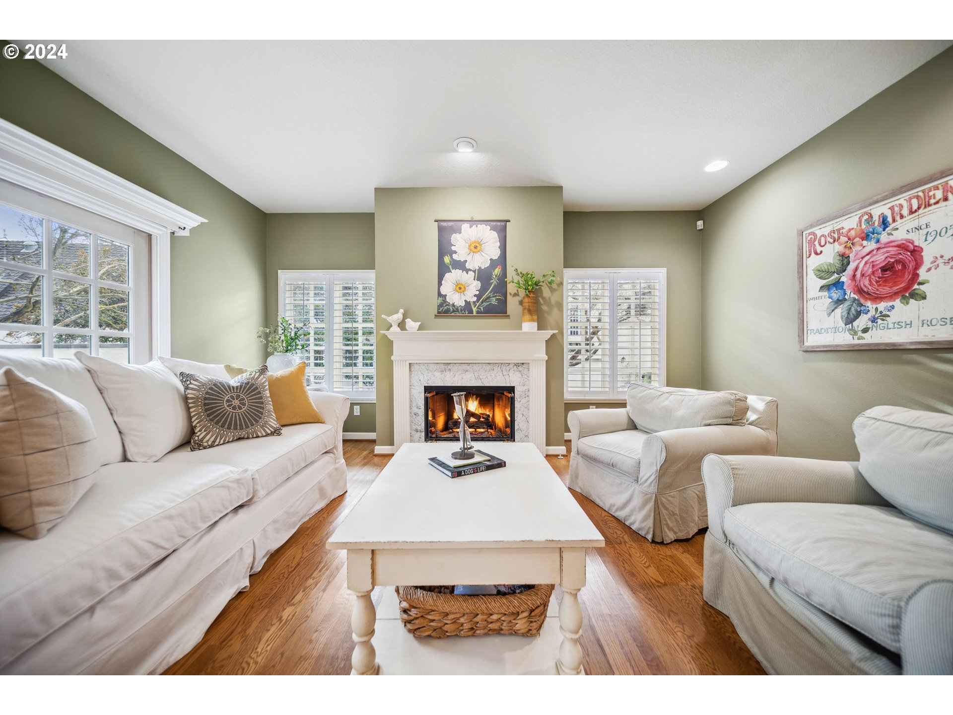 1906 NW YORKSHIRE LN