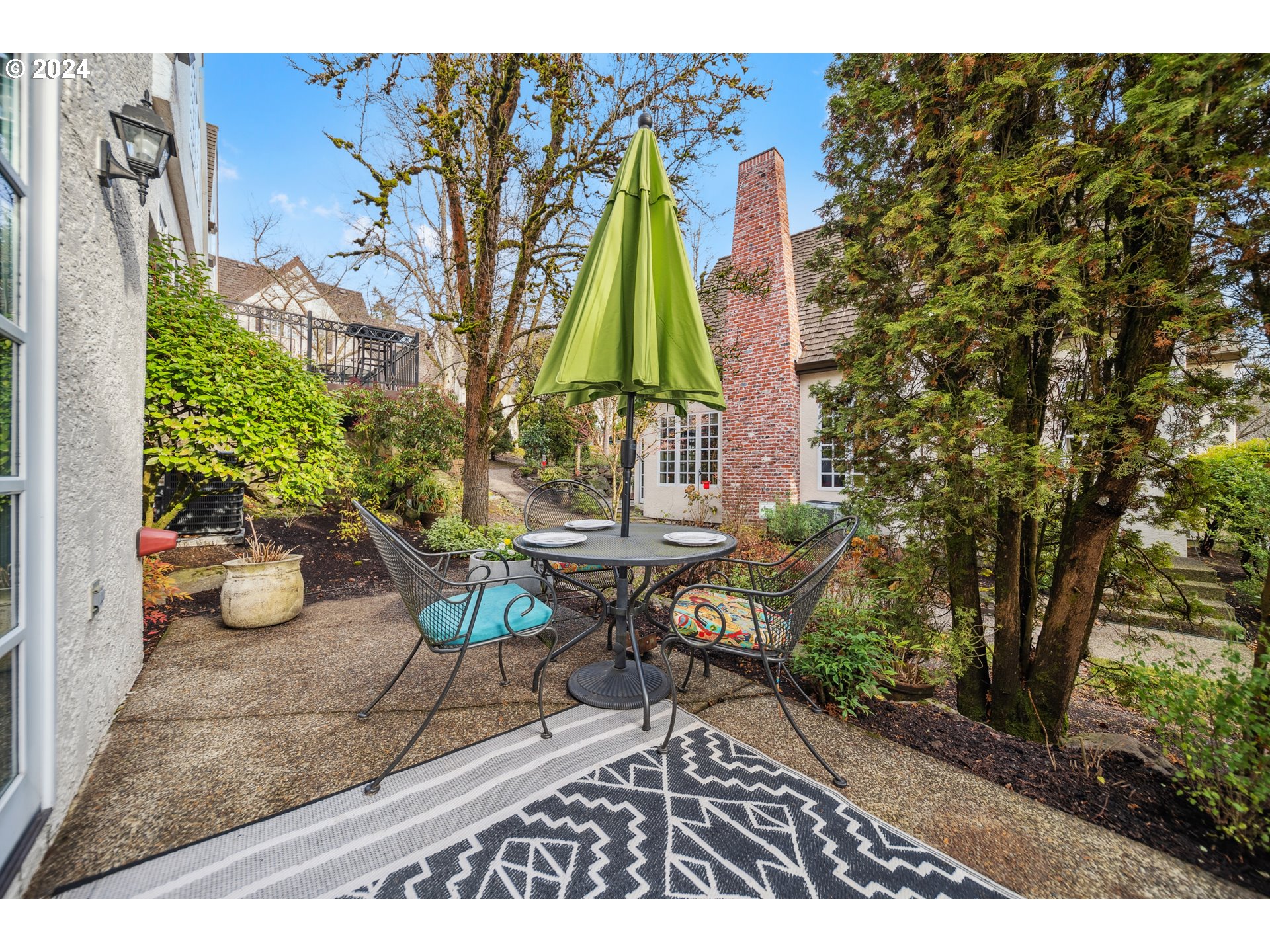 1906 NW YORKSHIRE LN